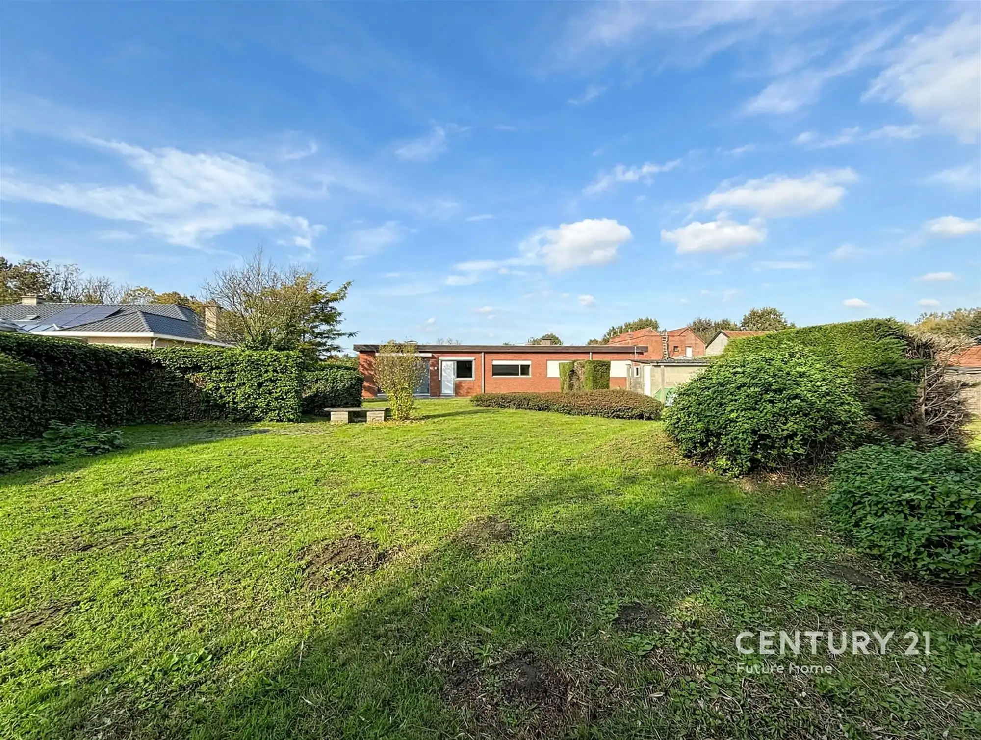 Karaktervolle architecturale woning met veel potentieel foto 25