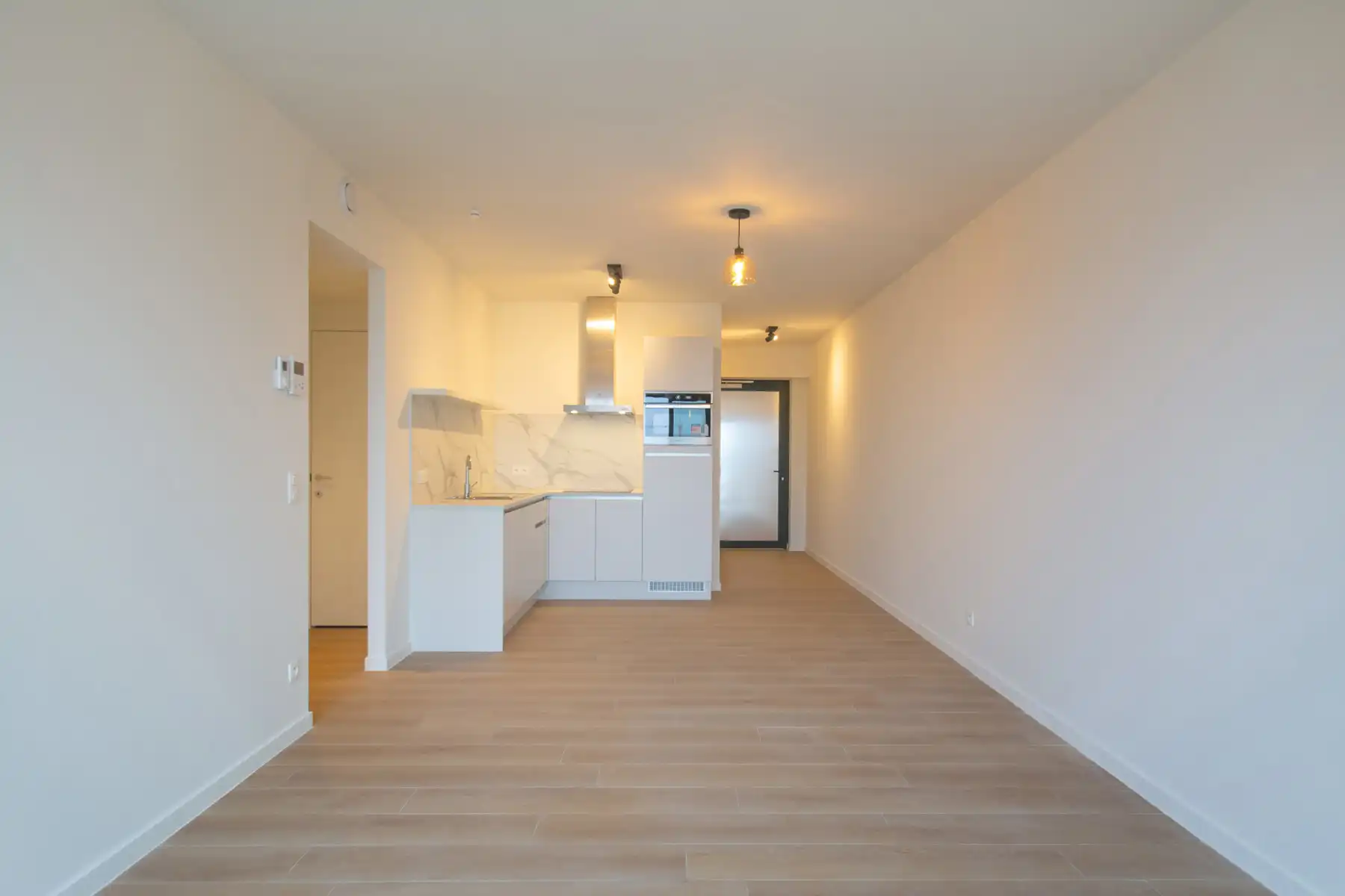 Prachtig Modern nieuwbouwappartement met 1slpk. en balcon foto 2