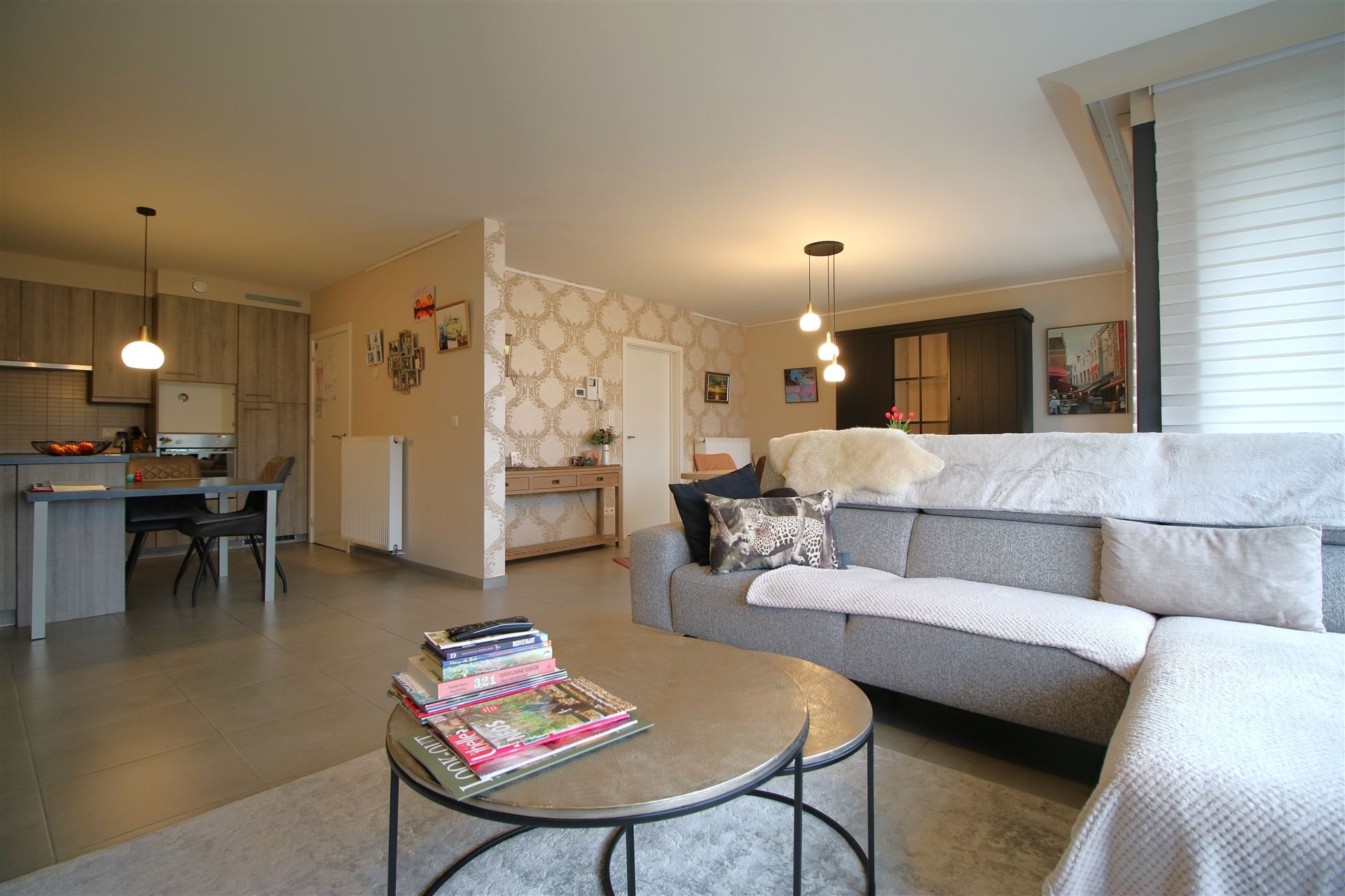 Knap gelijkvloers 2 slpk, terras & garage foto 2