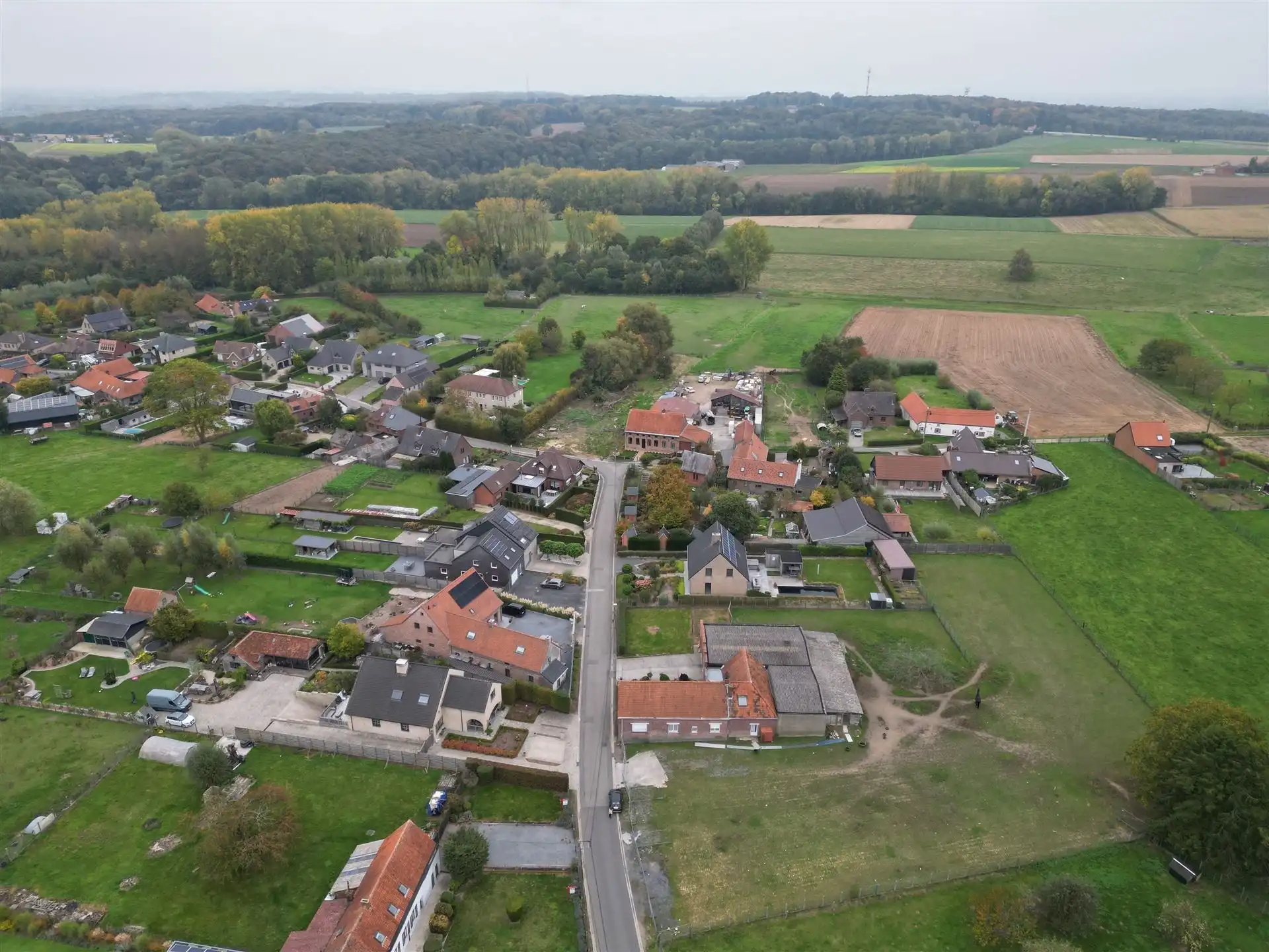 Rustig gelegen bouwgrond voor HOB foto 4