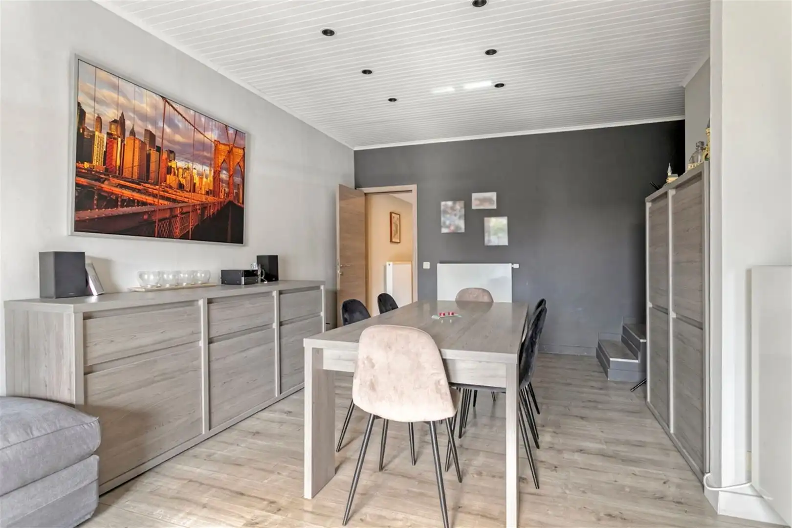 Rustig gelegen, gerenoveerde halfopen bebouwing met 3 slaapkamers. foto 5