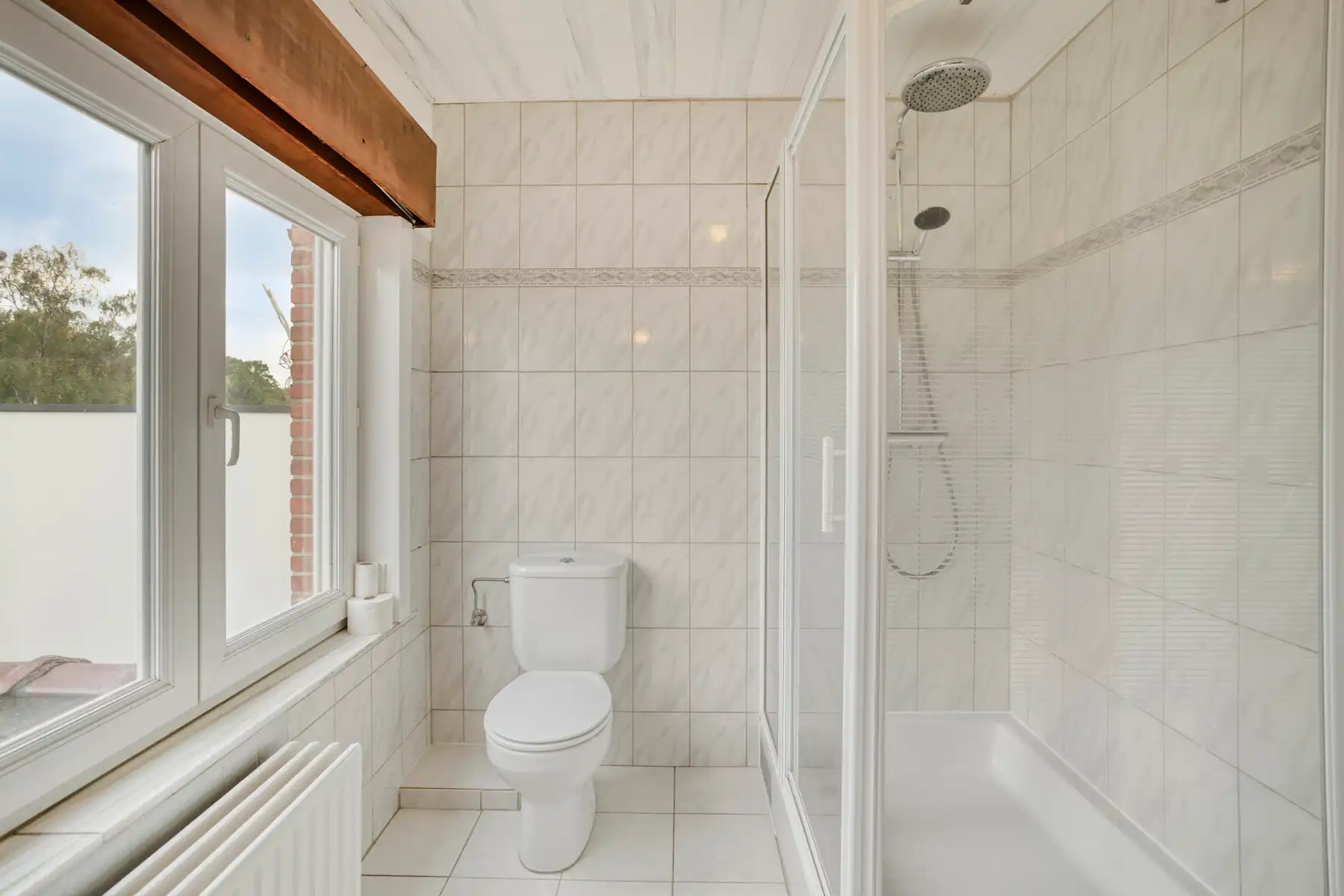 Leuke woning met veel potentieel en grote tuin foto 22