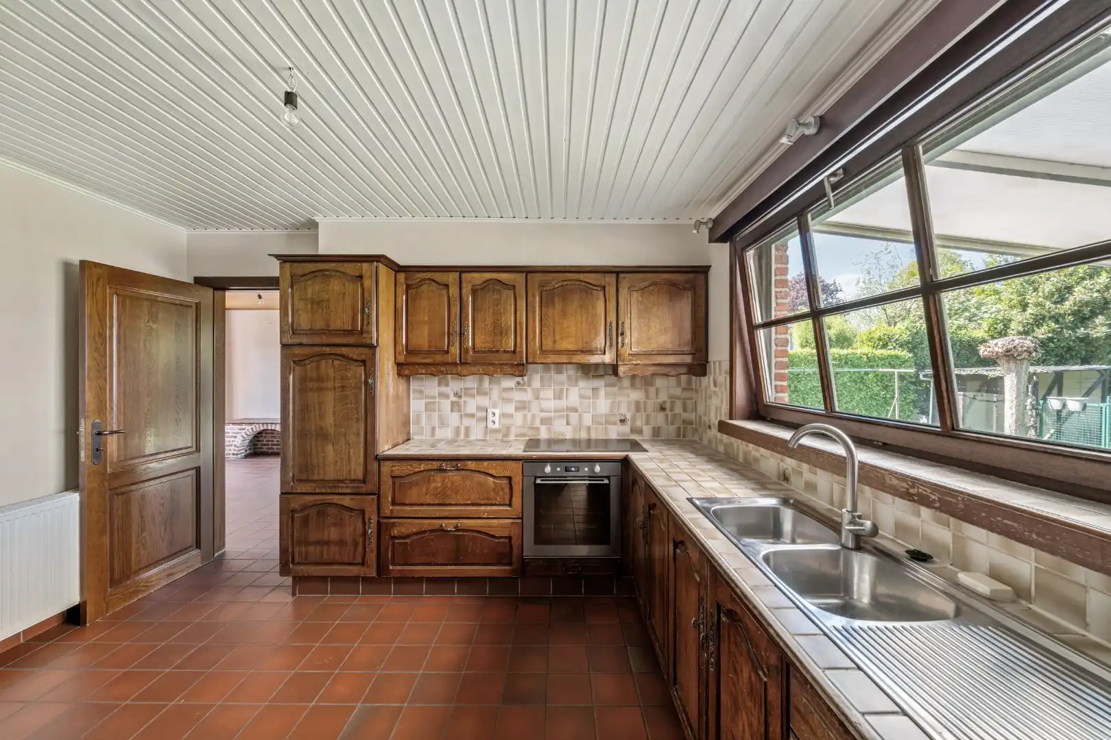 Instapklare open woning met 3 slaapkamers, garage, carport en tuin in Roeselare foto 7