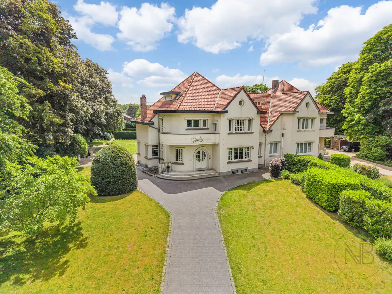 Karaktervolle ingenieursvilla op toplocatie in Zwartberg – uniek wonen nabij La Biomista foto {{pictureIndex}}