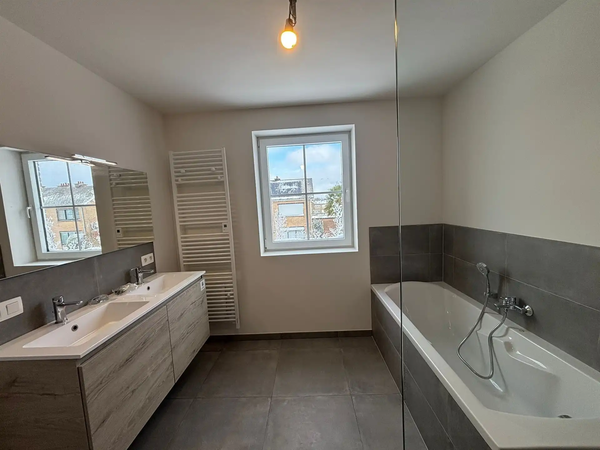 Rustiggelegen, hoogwaardig afgewerkte nieuwbouwwoning nabij het centrum! foto 16