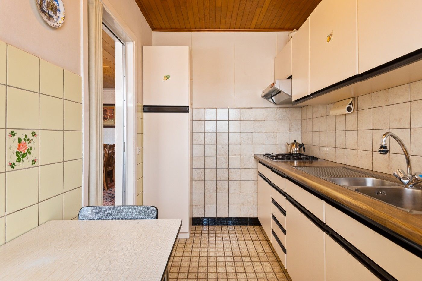 Op te frissen app. op 2e verd. met 2slpk., garage, berging en tuin foto 10
