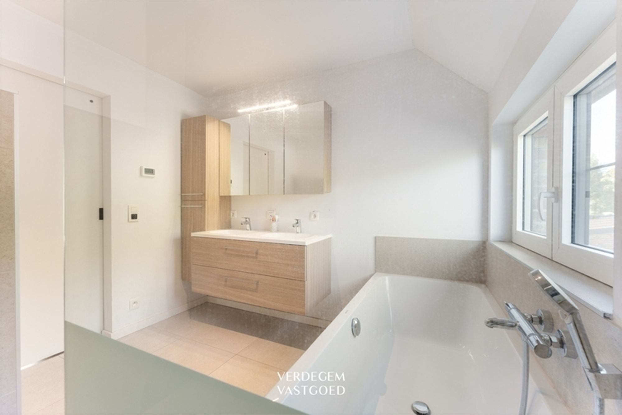 Ultragezellige en instapklare woning in het hart van Wippelgem foto 18