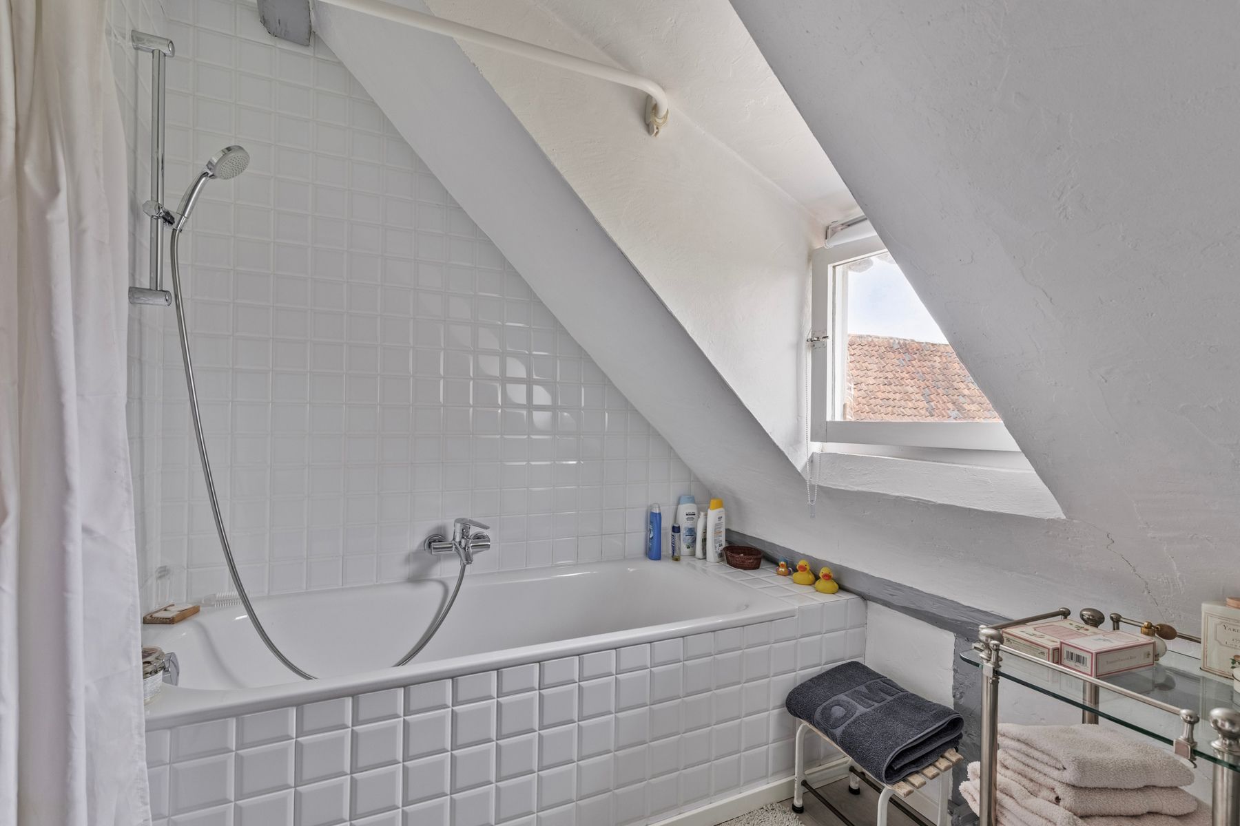 Idyllisch en karaktervol landhuis omgeven door weilanden foto 31