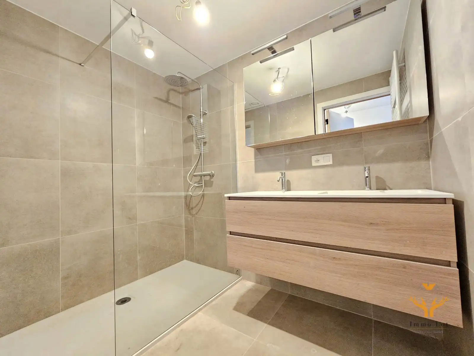 Ruime woning met 3 slaapkamers te huur foto 9