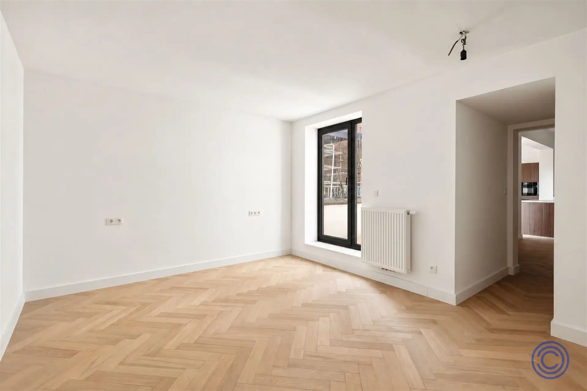Ruime en volledig gerenoveerde duplex met 3 slaapkamers, bureau en terrassen foto 3