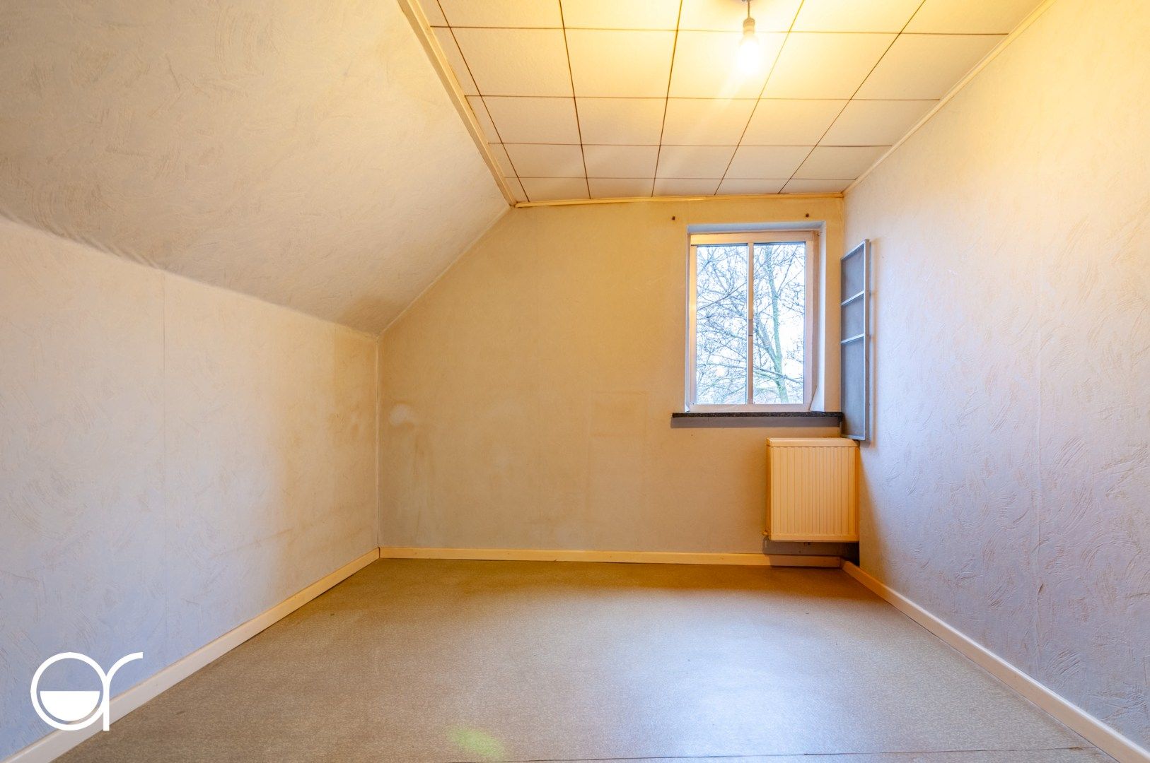 Op te frissen halfopen bebouwing met 5 garages in Mariakerke foto 24