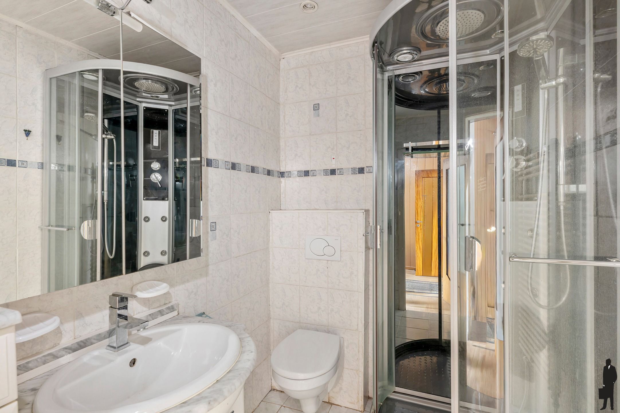 Gezinswoning met garage nabij Troonplaats foto 7