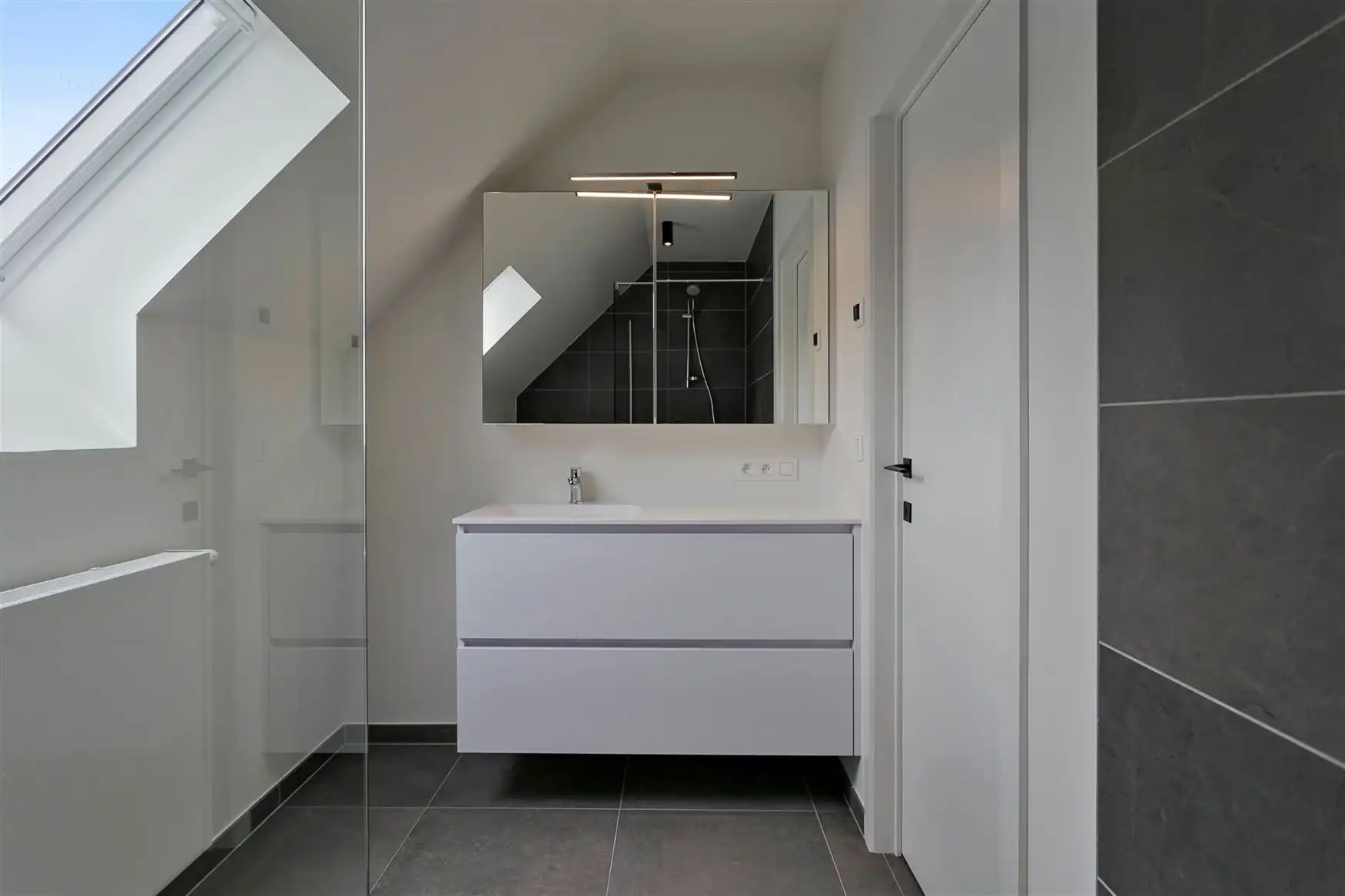 Recent appartement met 2 terrassen foto 7