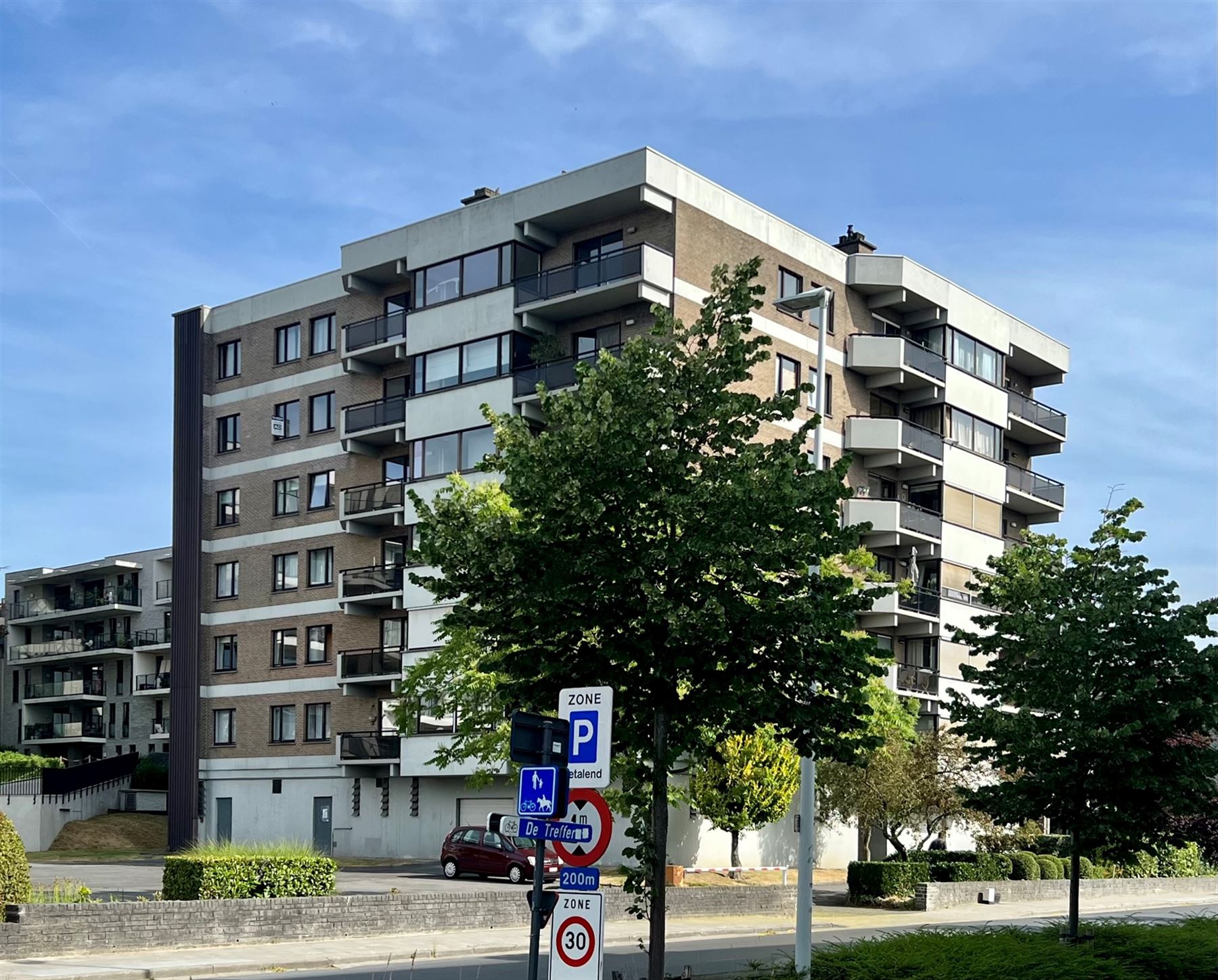 Zeer ruim en goed gelegen appartement met 3 slaapkamers foto 1