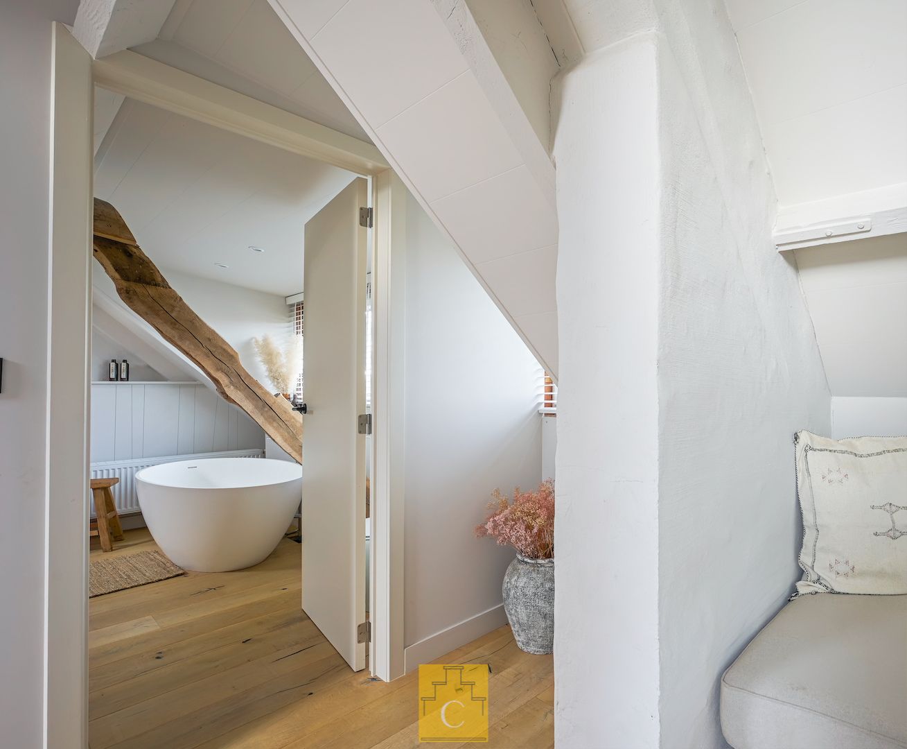 knap gerenoveerde gezinswoning, landelijke stijl met eigentijdse toets, met zonnige tuin en parking foto 22