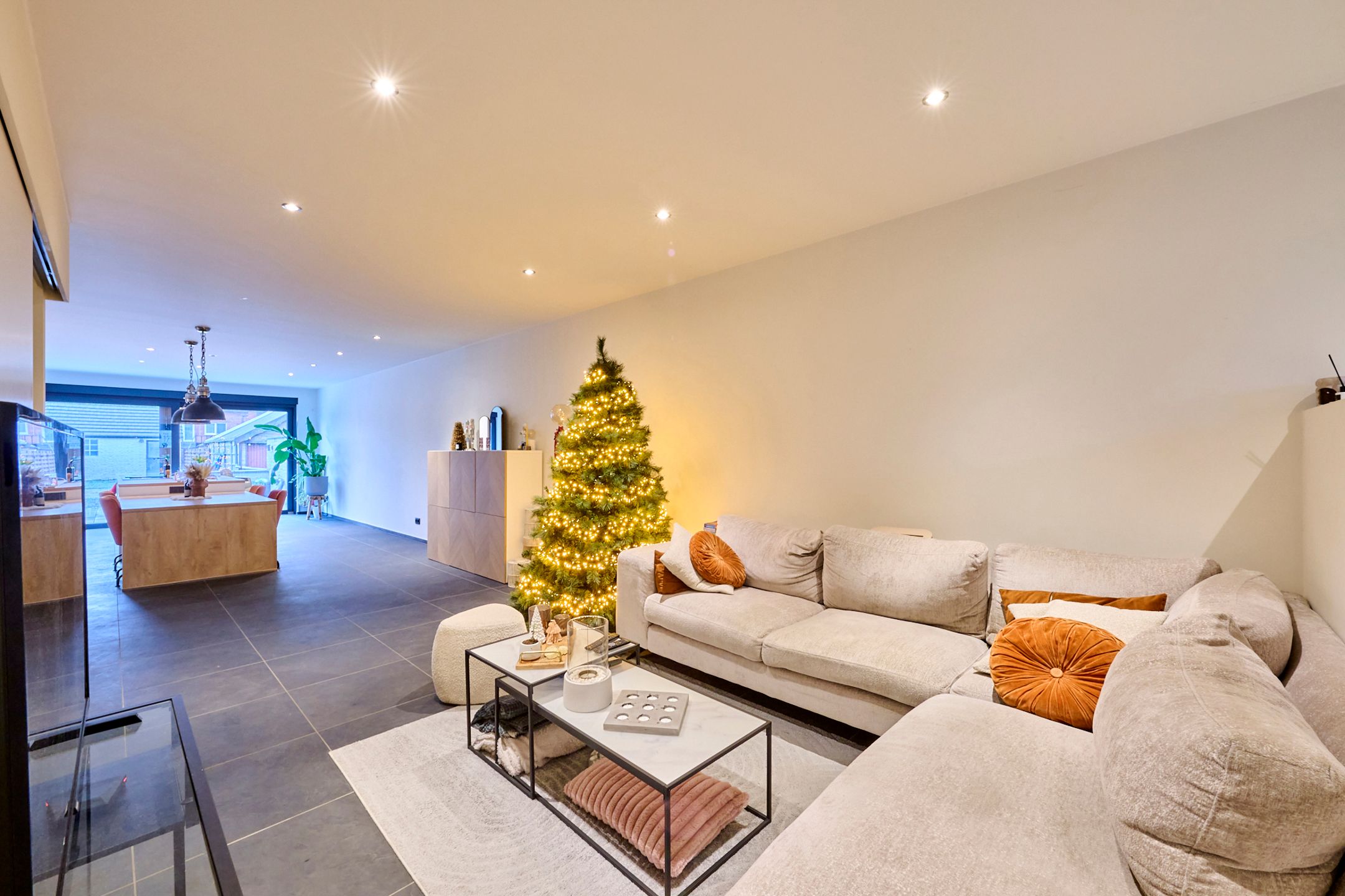 Verrassend ruime, energiezuinige woning foto {{pictureIndex}}