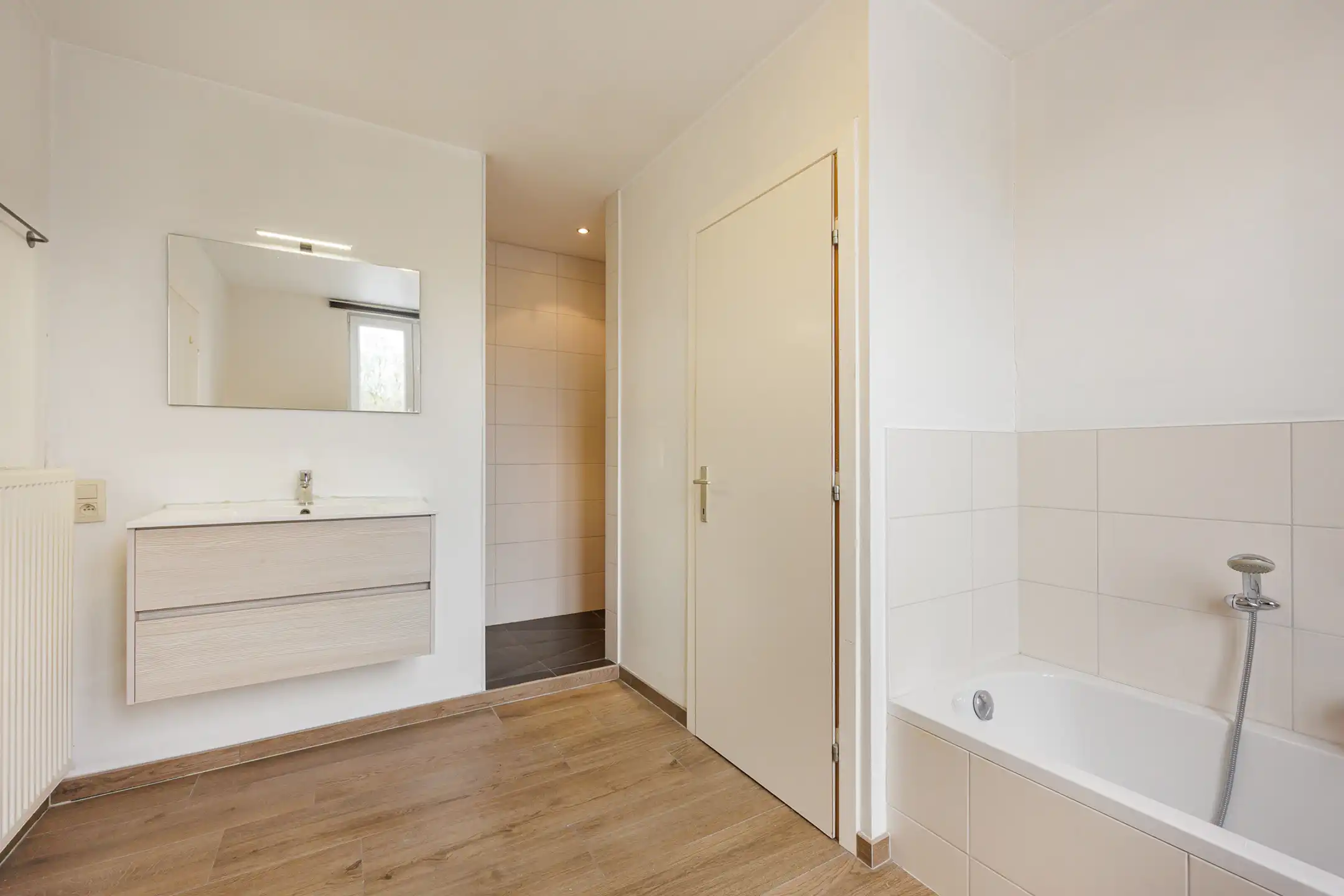 Instapklare  woning met drie slaapkamers en stadstuintje foto 20