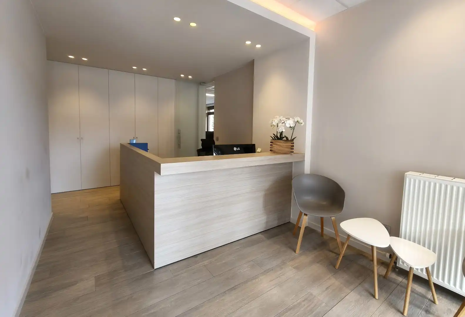 Modern en instapklaar kantoor (264 m²) in het centrum van Borgloon – inclusief 9 parkeerplaatsen foto 2