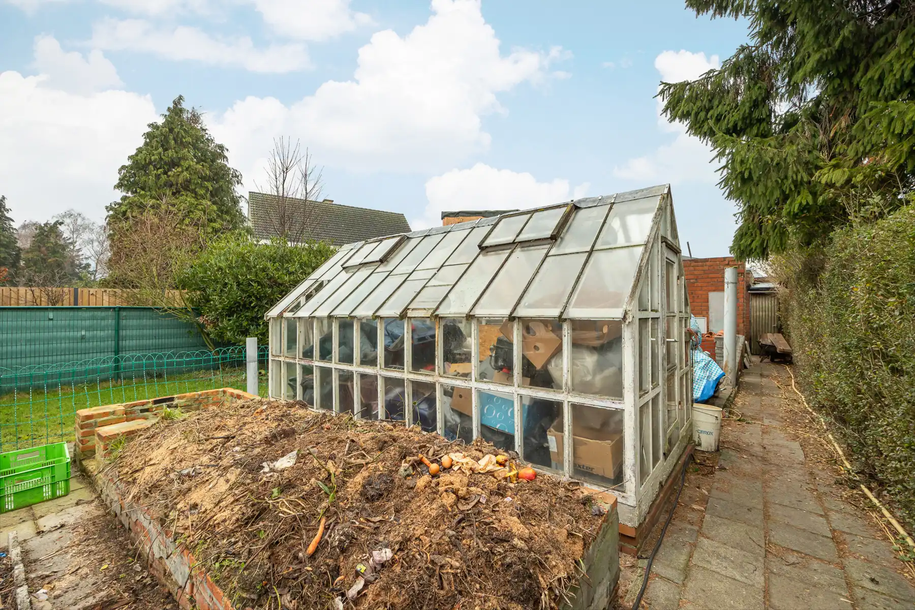 Totaal te renoveren EGW met 2 slpk, diepe tuin en fietsgang foto 13
