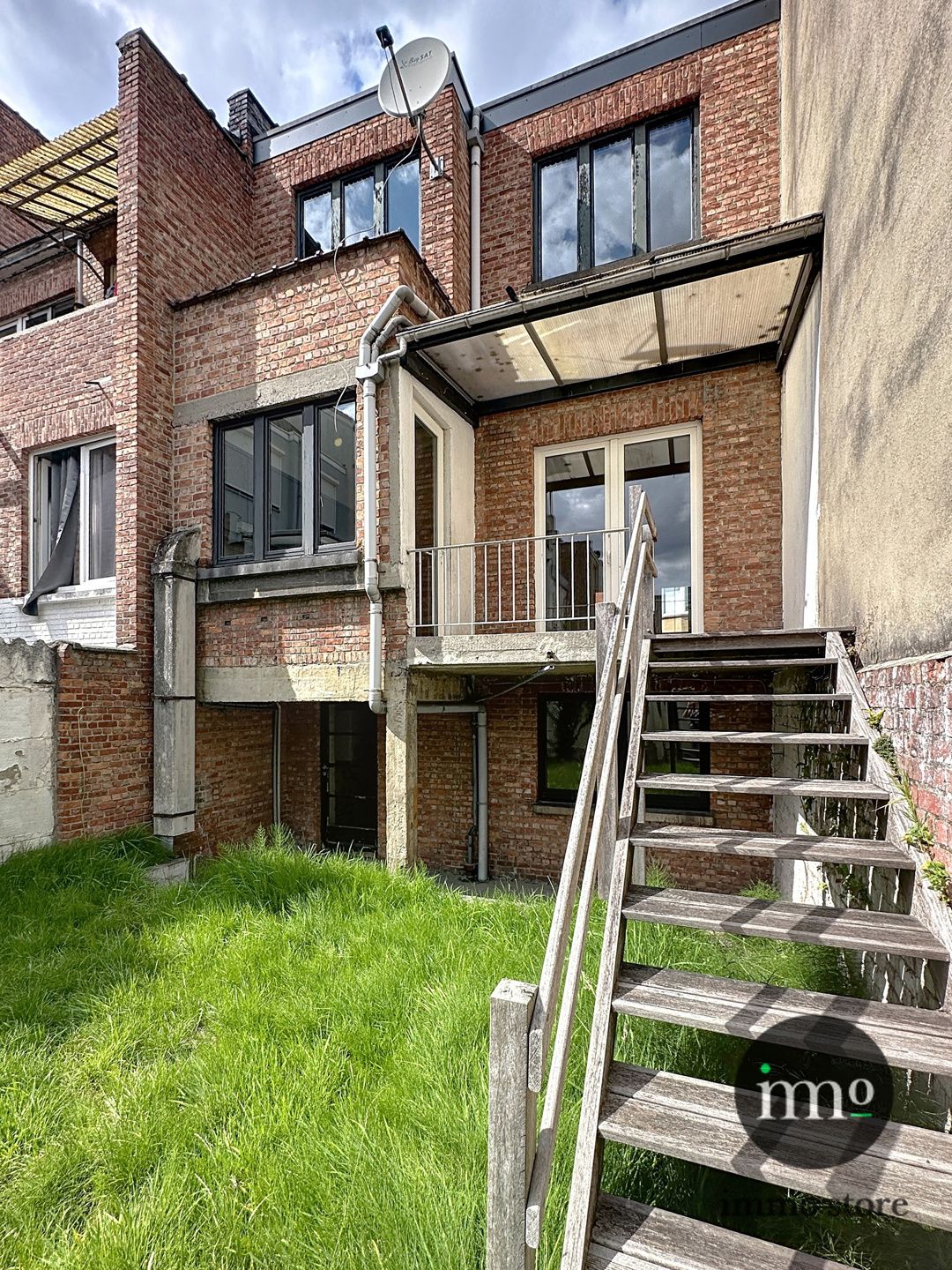 Goedgelegen rijwoning met 3, mogelijks 4 slaapkamers en tuin foto 2