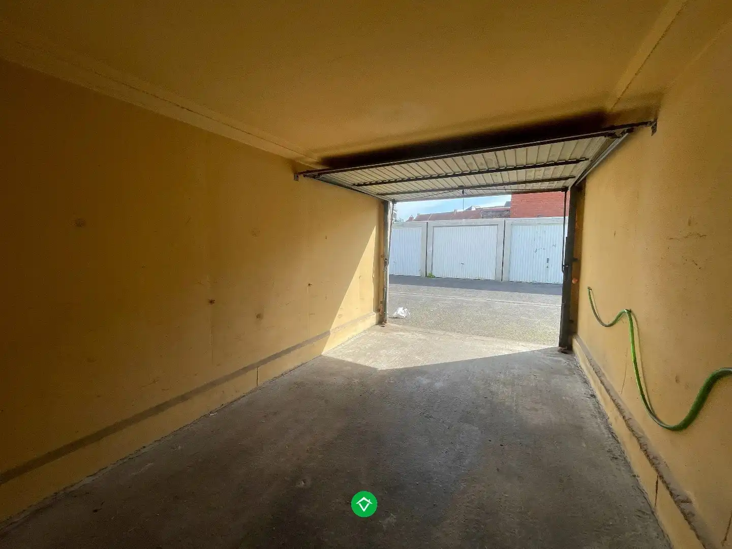 Afgesloten garagebox in centrum Roeselare foto 4