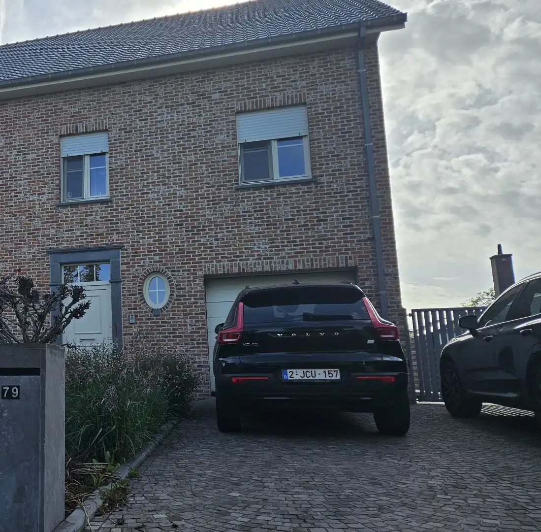Uiterst ruime woning met 3 slk, 2 garages en tuin foto 12