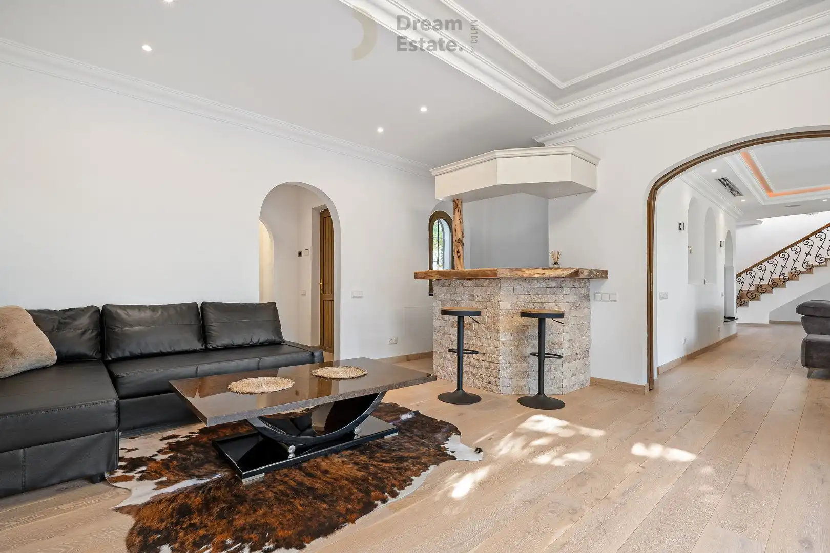 Welkom in deze prachtige villa te El Paraiso, een mix van Andalusische charme en moderne elegantie. foto 8