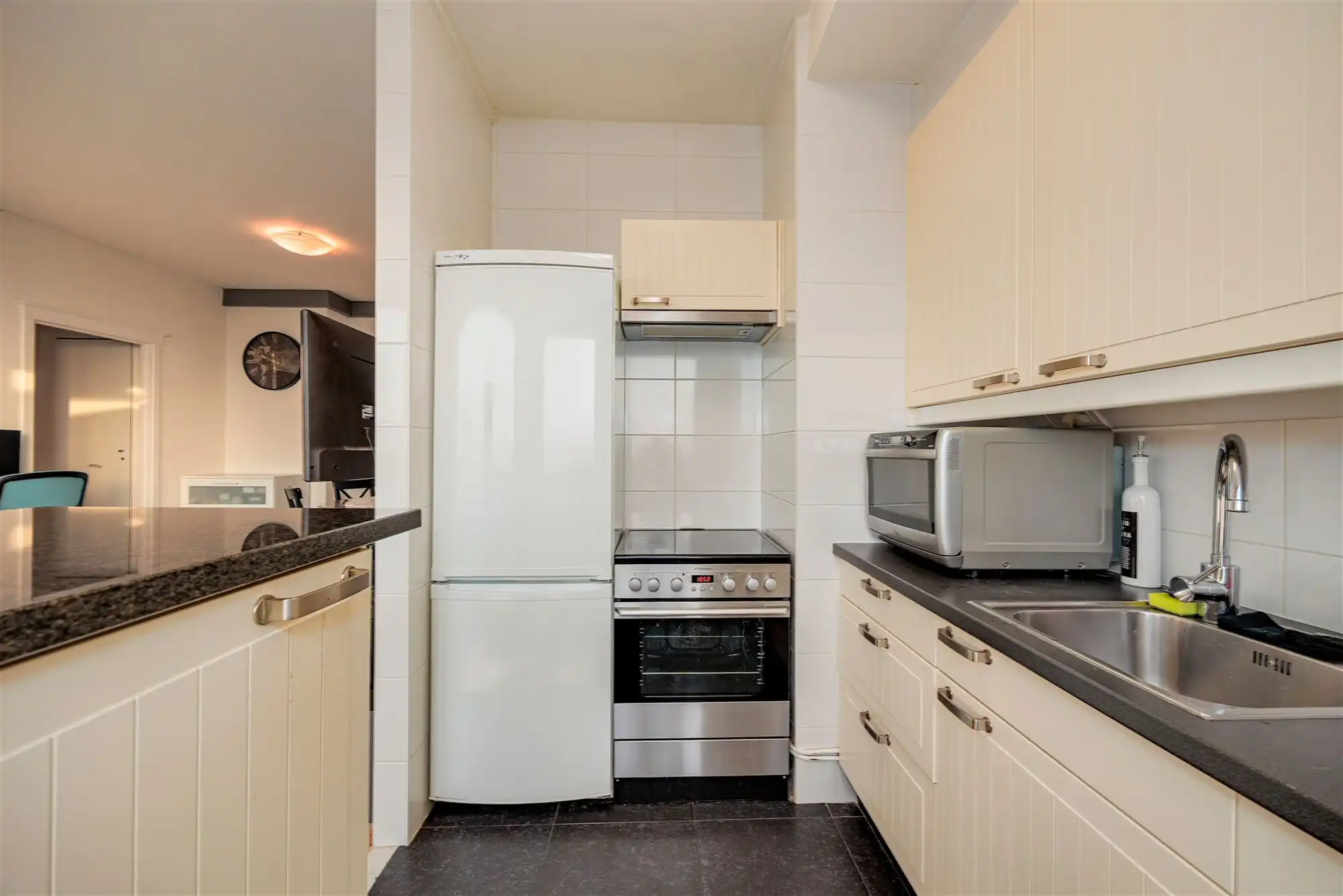 Charmant 1-slpk appartement met ruim terras in Wilrijk foto 8