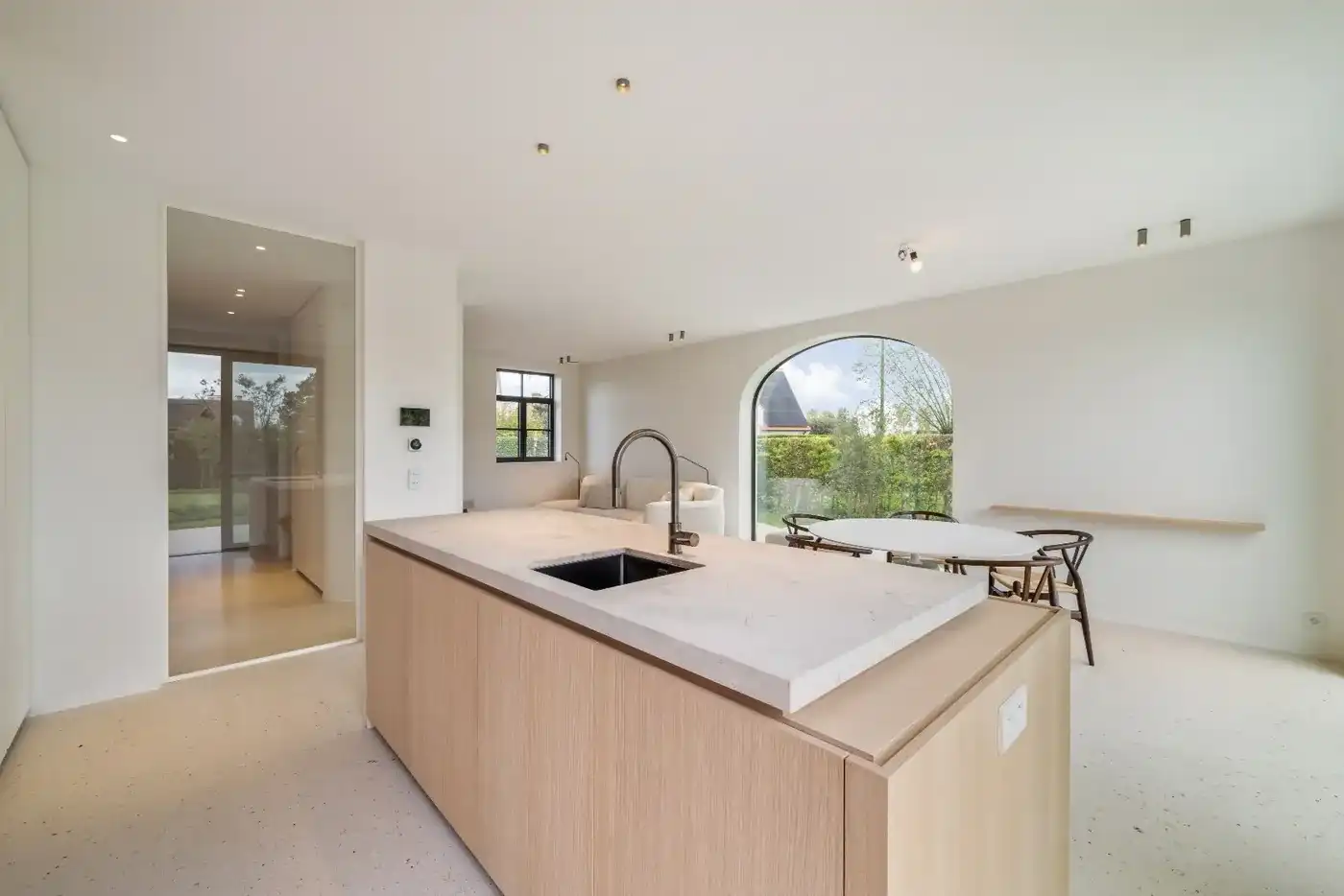 Nieuwbouw onder registratierechten! Villa met zonovergoten leefruimtes en een tijdloos design foto 6