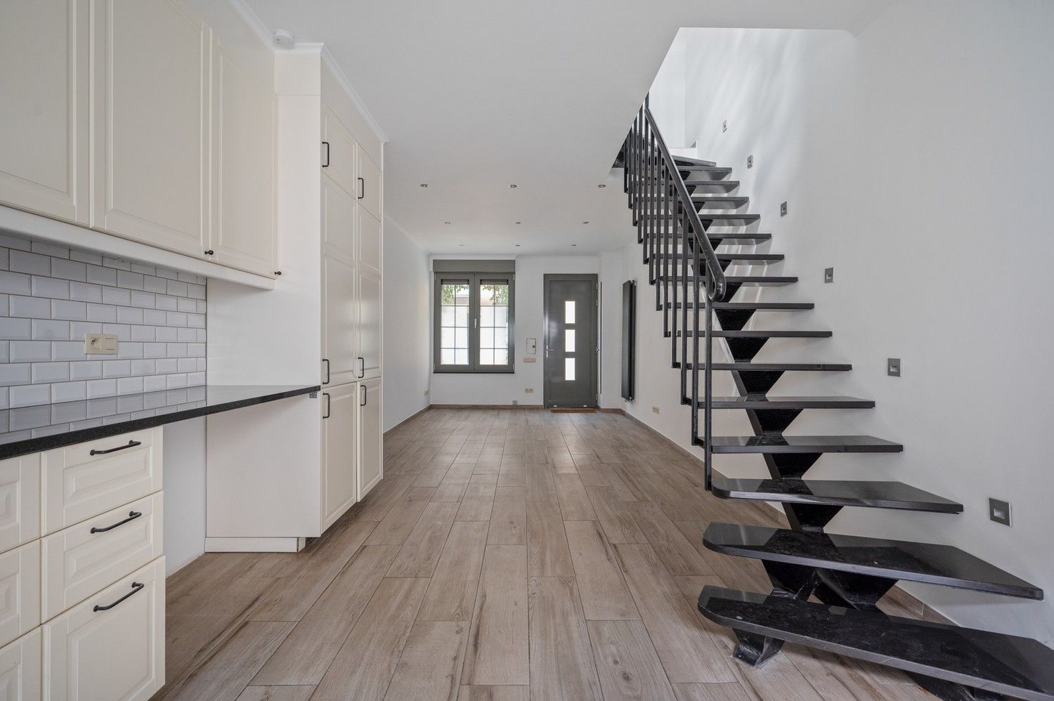 Instapklaar pareltje in het trendy 'Looks'. foto 7