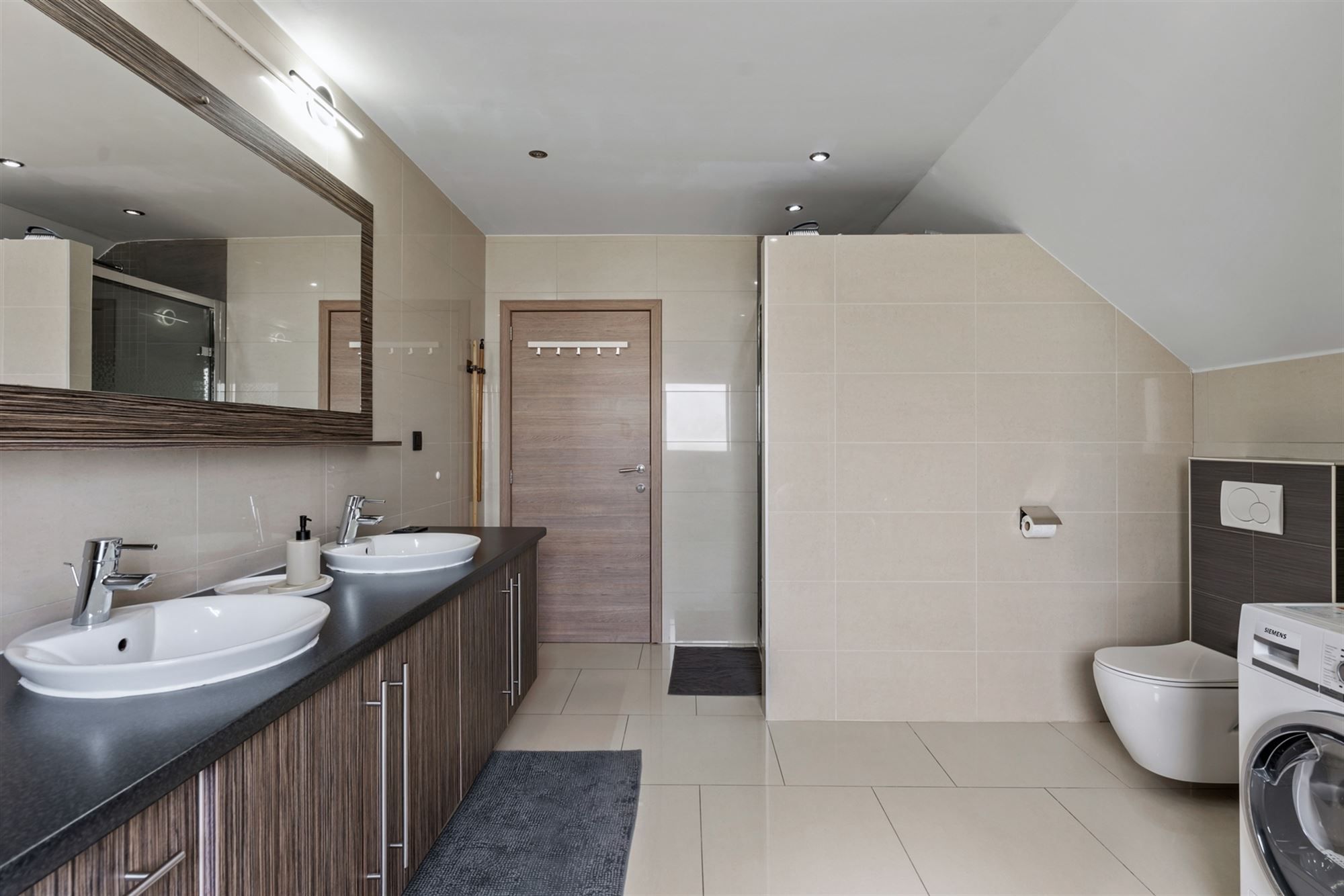 ZEER RUIME WONING MET 5 LAAPKAMERS OP RUSTIGE DOCH CENTRALE LIGGING IN KOERSEL foto 18