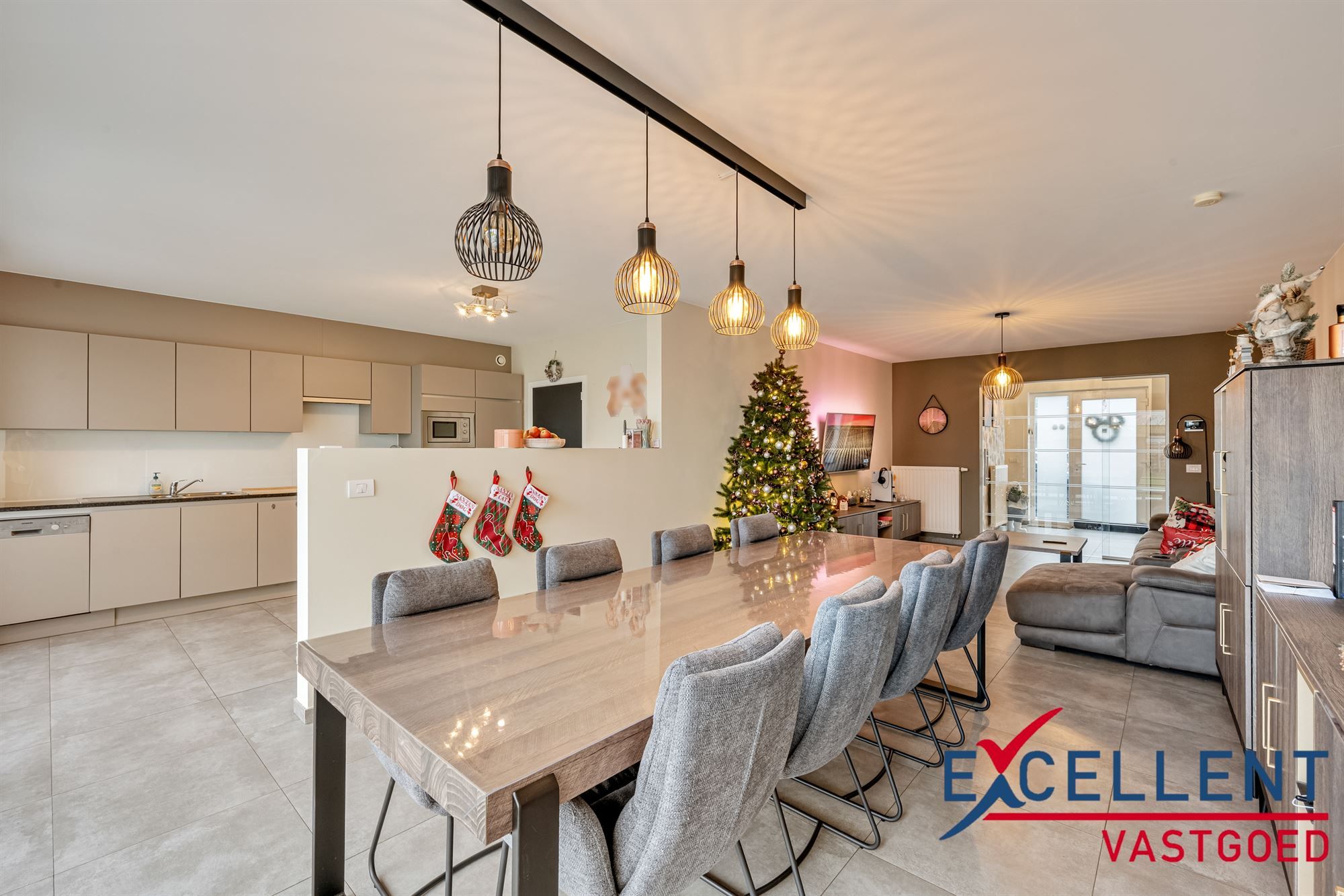 Instapklare en ruime woning met 5 slaapkamers in Zulte te koop foto 3