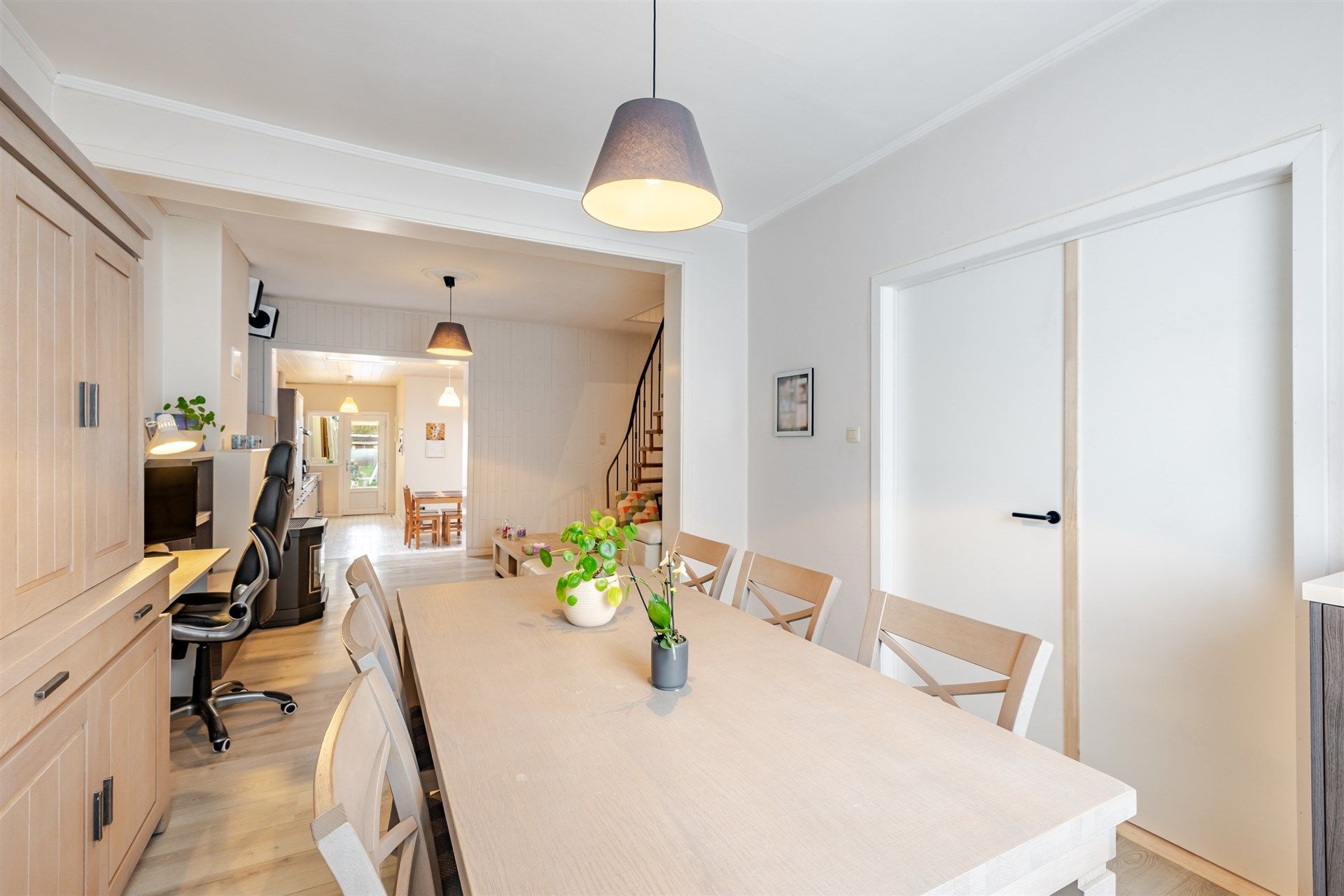 Instapklare en gerenoveerde woning met drie slaapkamers, tuin en zonnepanelen in het centrum van Welle foto 5