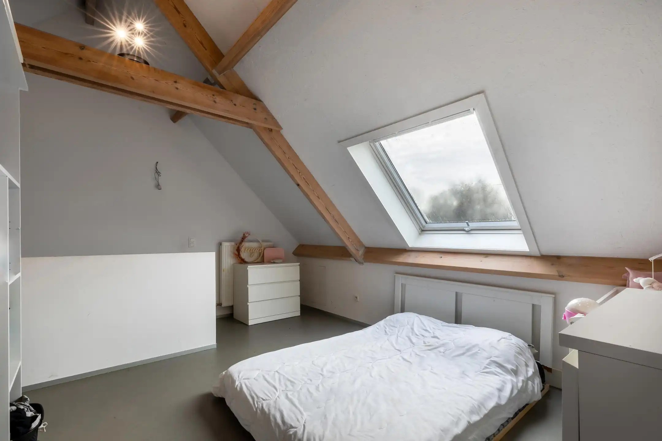 Modern gebouw met handelsgelijksvloers + duplex 1slpk app. foto 16