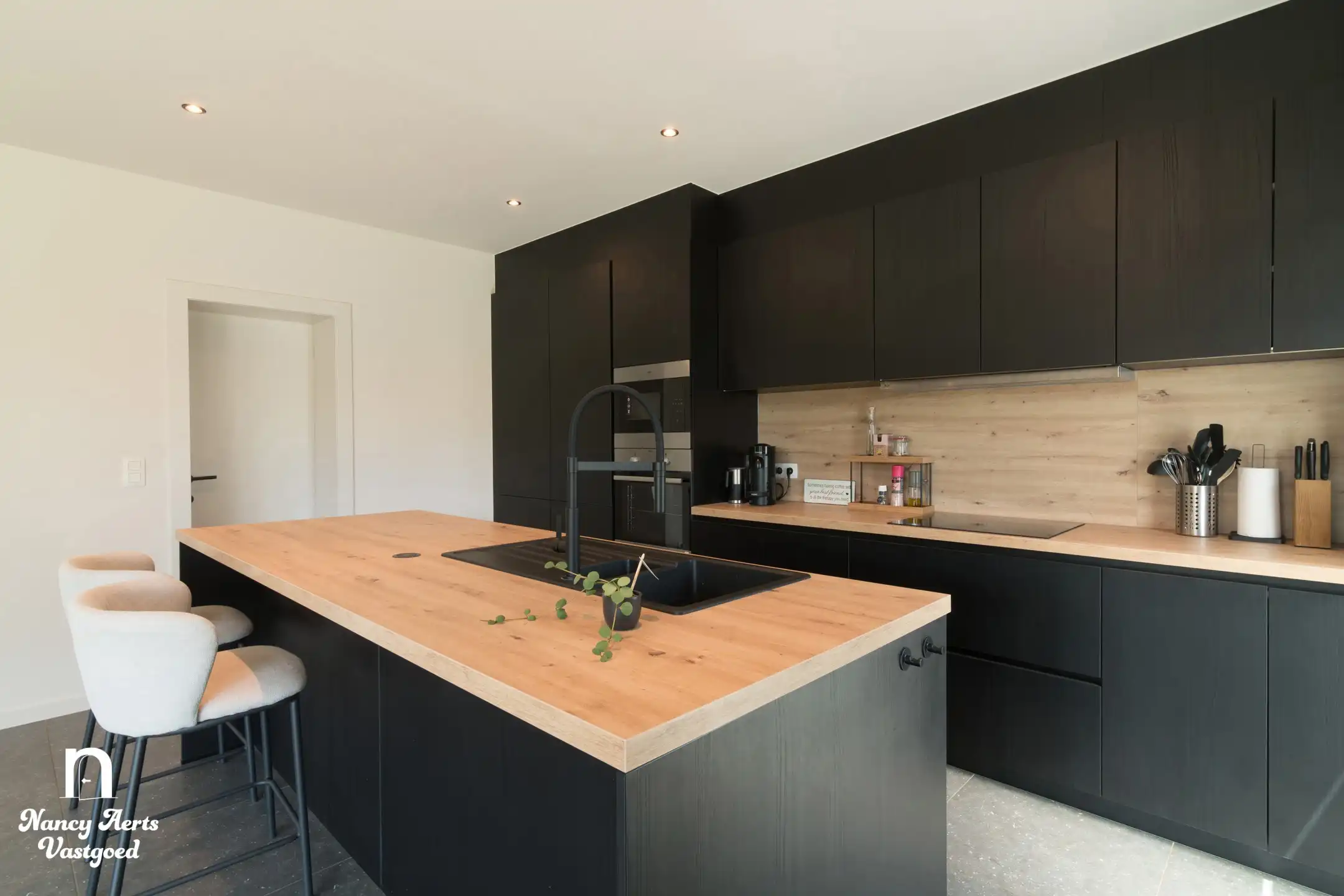 Lichtrijke en perfect afgewerkte woning op royaal perceel foto 14
