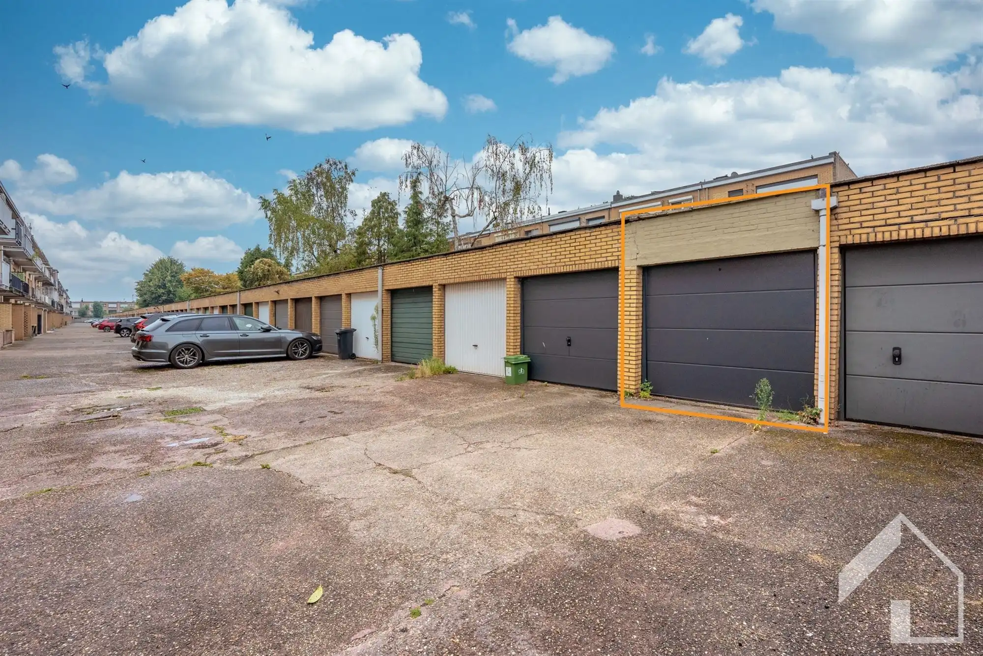 Totaal gerenoveerd gelijkvloersappartement met 2 slaapkamers en garagebox foto 11
