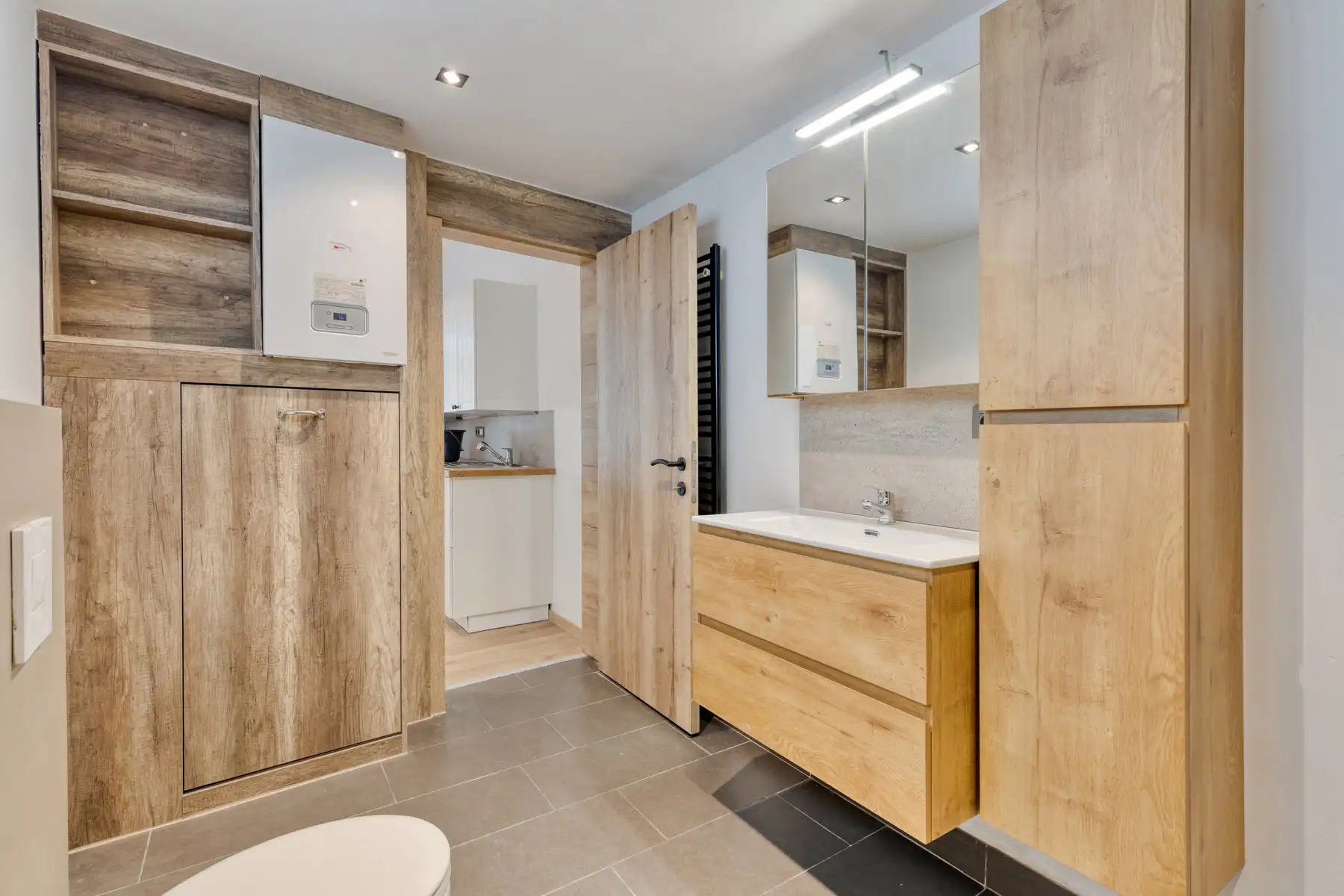 Gerenoveerde rijwoning met 3 slaapkamers in het centrum  foto 9