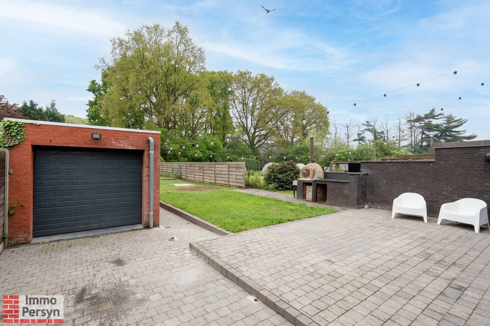Prachtige HOB (2012) met 6 Slaapkamers, 2 Badkamers, Zwembad en Vrijstaande Garage foto 24
