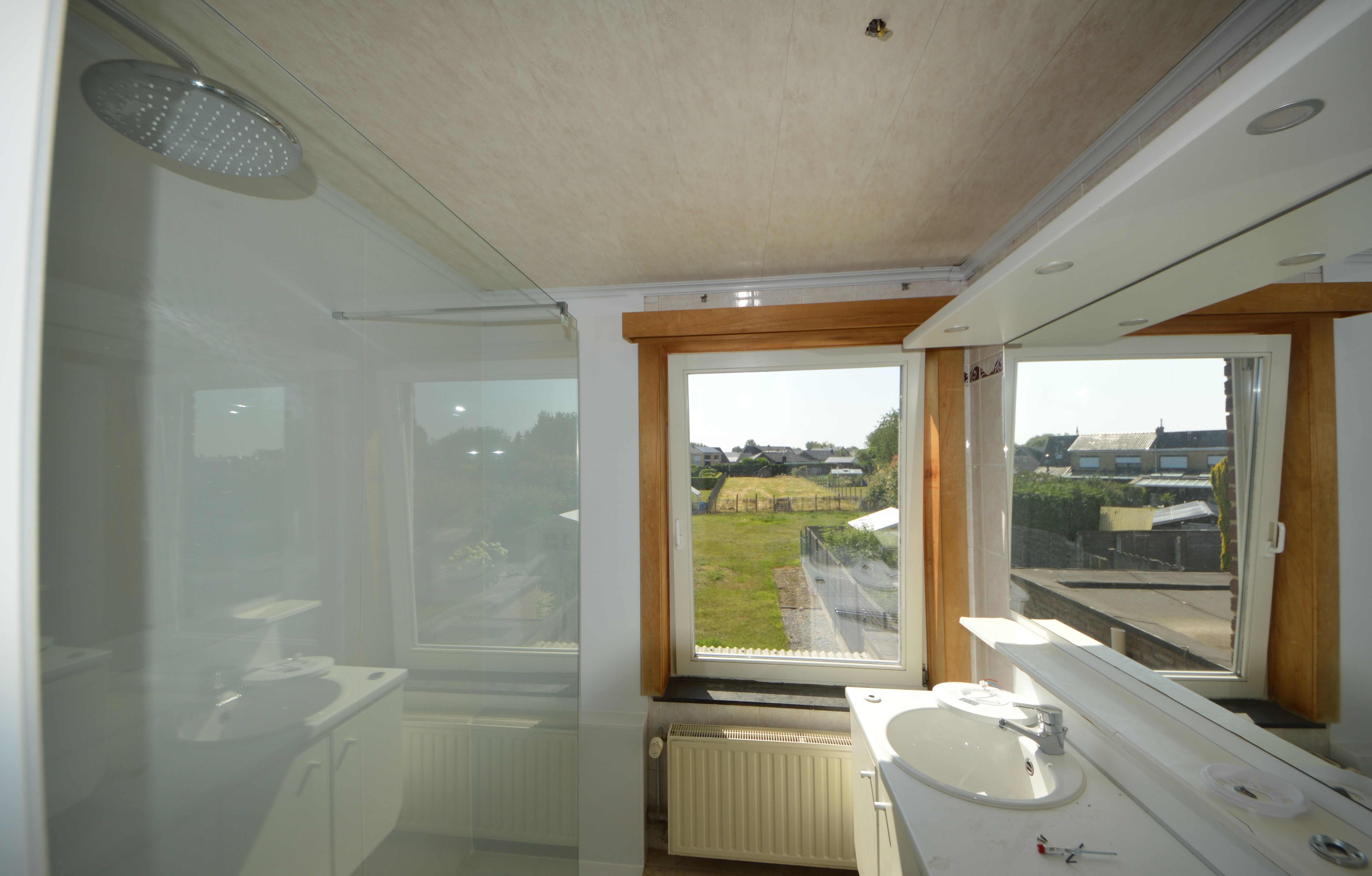 COMPLEET GERENOVEERDE WONING MET GROTE TUIN foto 13
