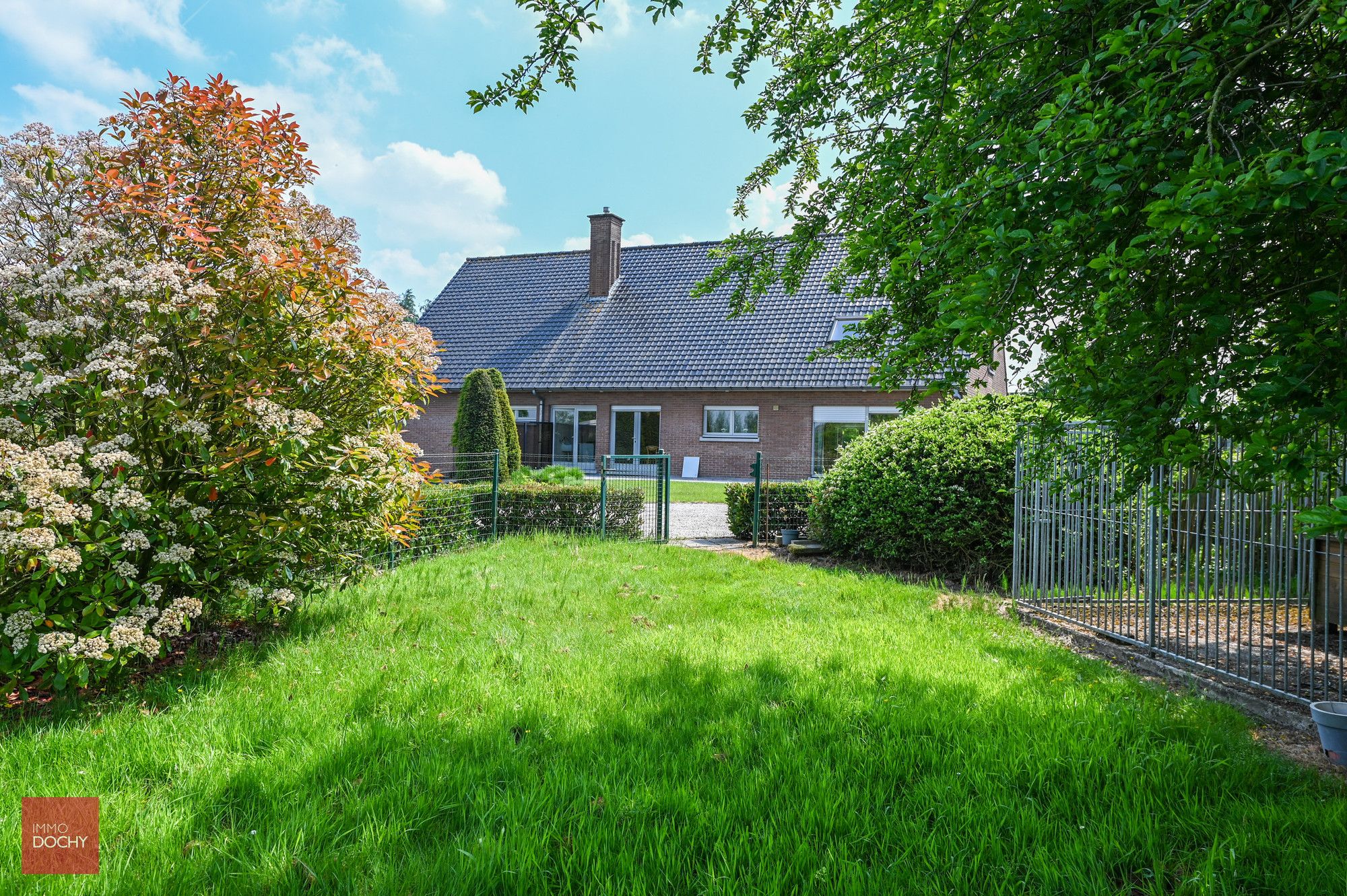 Zeer goed onderhouden villa op 2.241m² foto 10