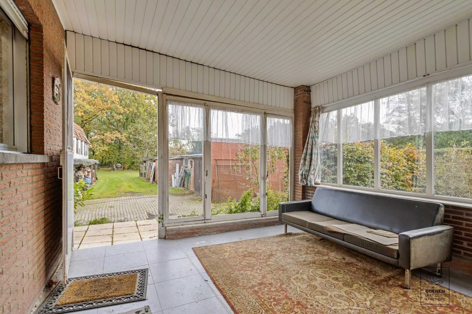 Te renoveren woning met 4a5 slpk's, bew. opp. van 236m² op een perceel van maar liefst 4.057 m² te Westmalle! foto 14