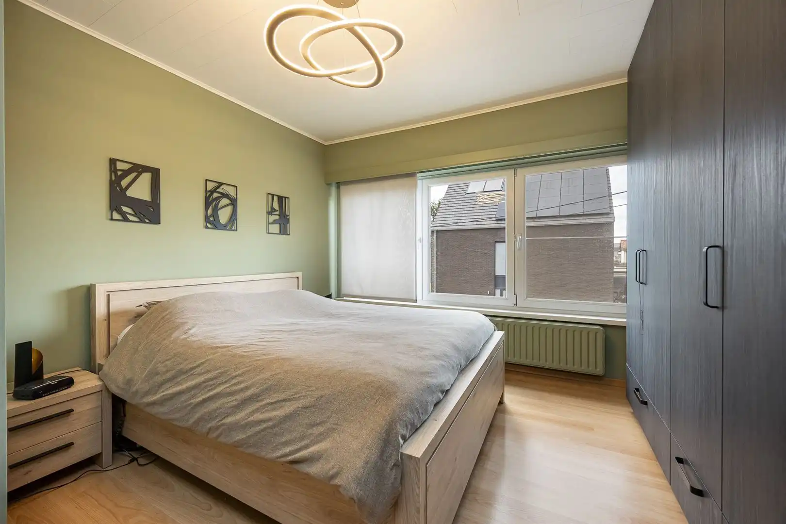 Woning met 5 slaapkamers en 2 badkamers op zuid perceel. foto 11