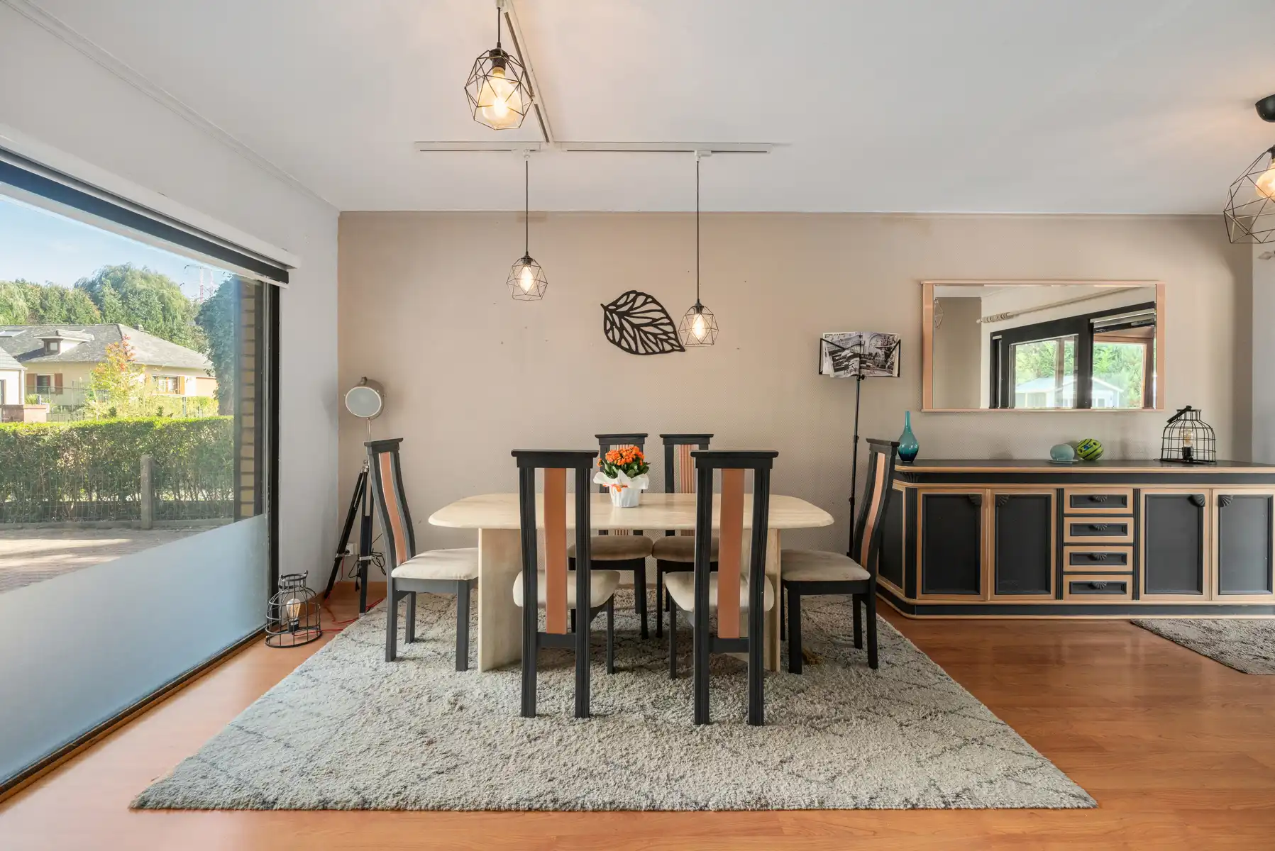 Gezinswoning met 4 slaapkamers, 2 badkamers in rustige wijk foto 3