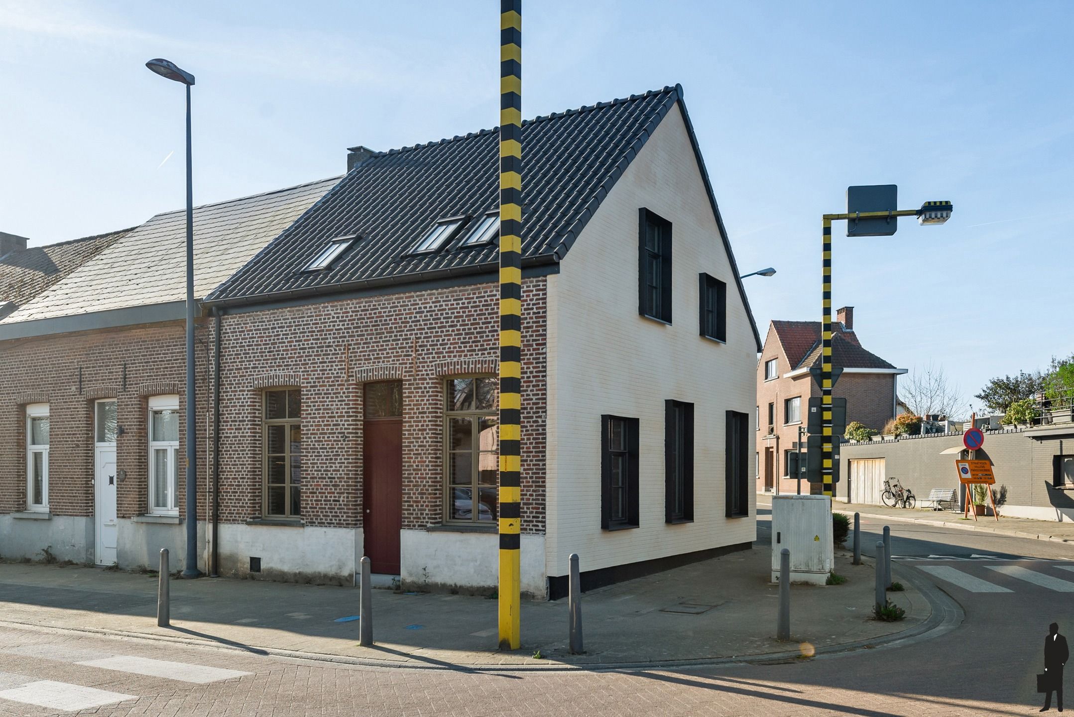 Af te werken woning in het centrum van Kontich-Kazerne foto {{pictureIndex}}