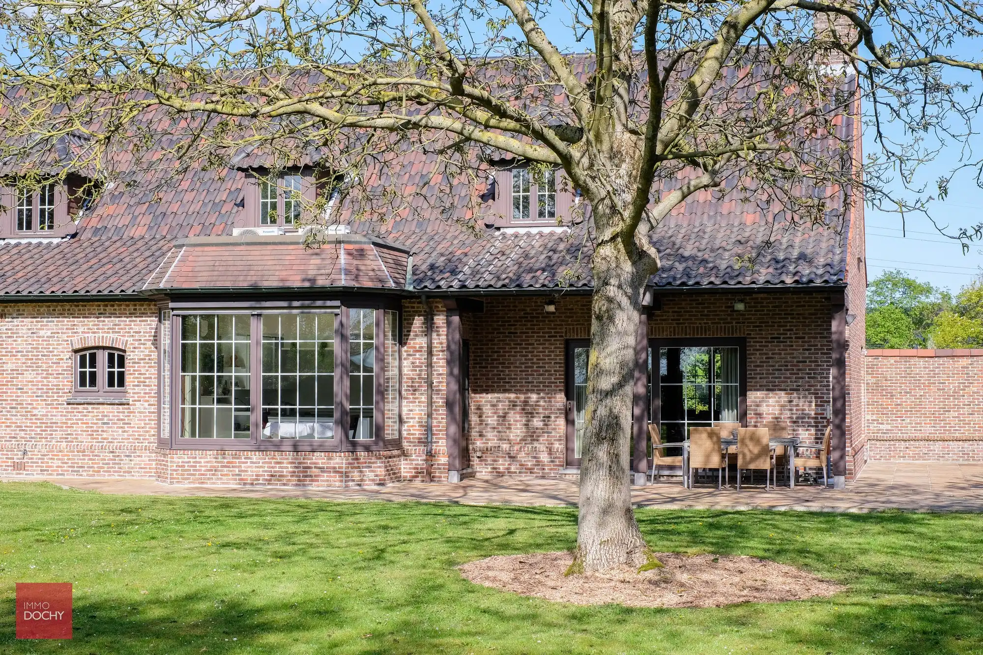 Klassieke discreet gelegen villa met toegangsdreef (grens Waregem) foto 6