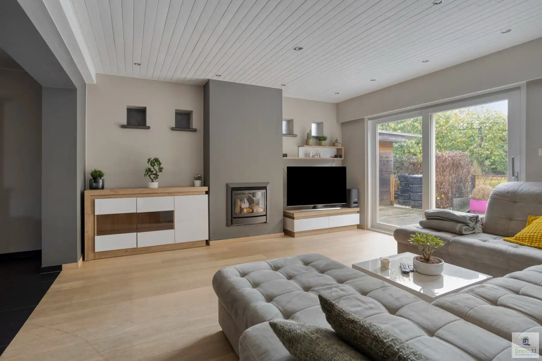 Halfopen bebouwing met zwembad foto 9