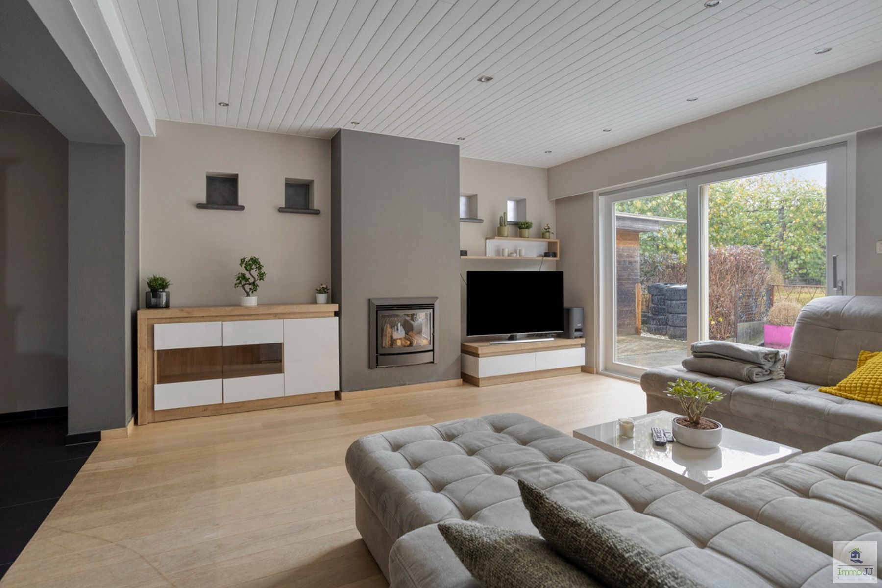 Halfopen bebouwing met zwembad foto 9