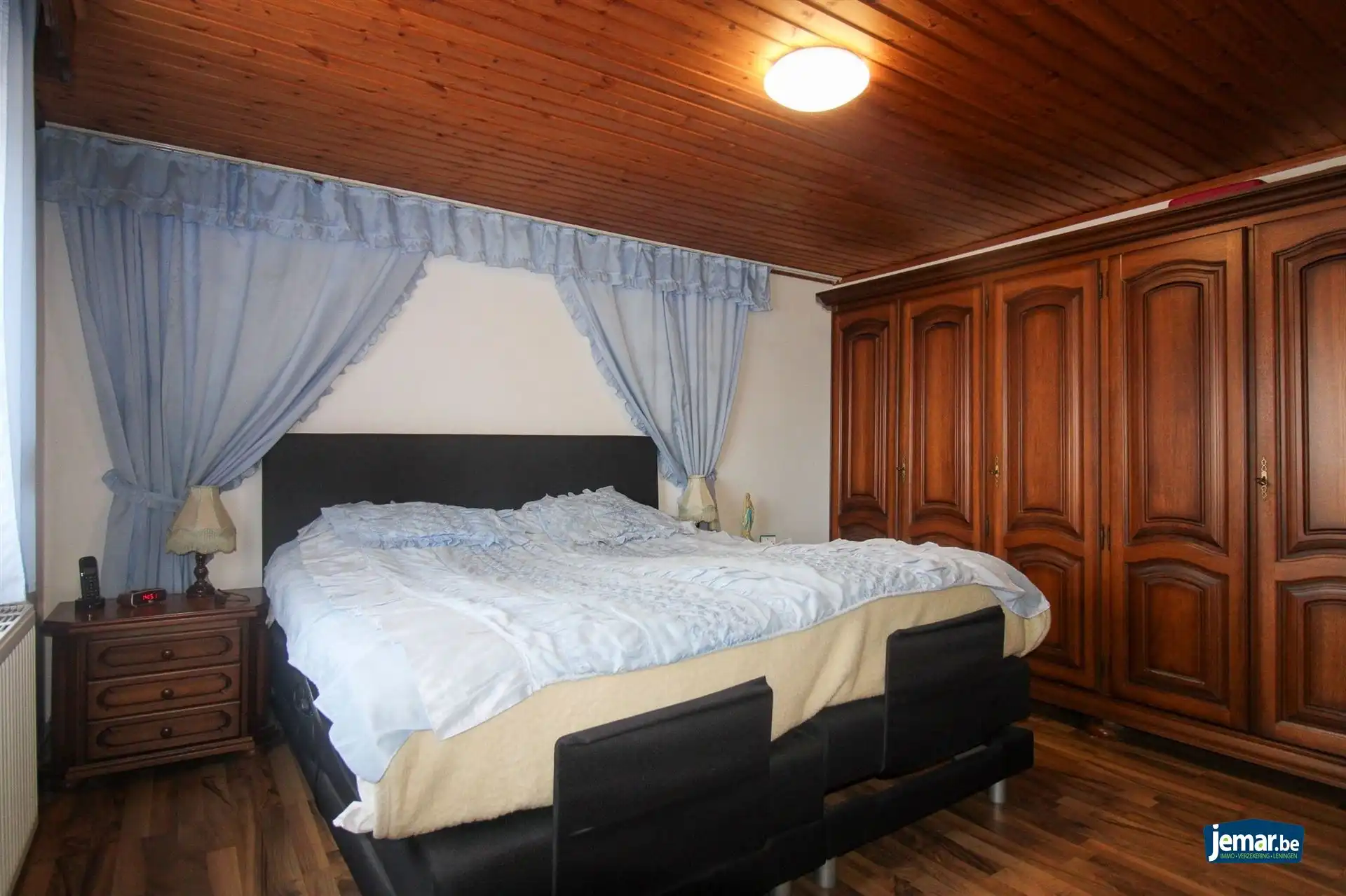 Vrijstaande gezinswoning met 4 slaapkamers, ruime kelder en garage, zonnepanelen mét certificaten en tuin op een vlot bereikbare toplocatie in Maasmechelen! foto 7