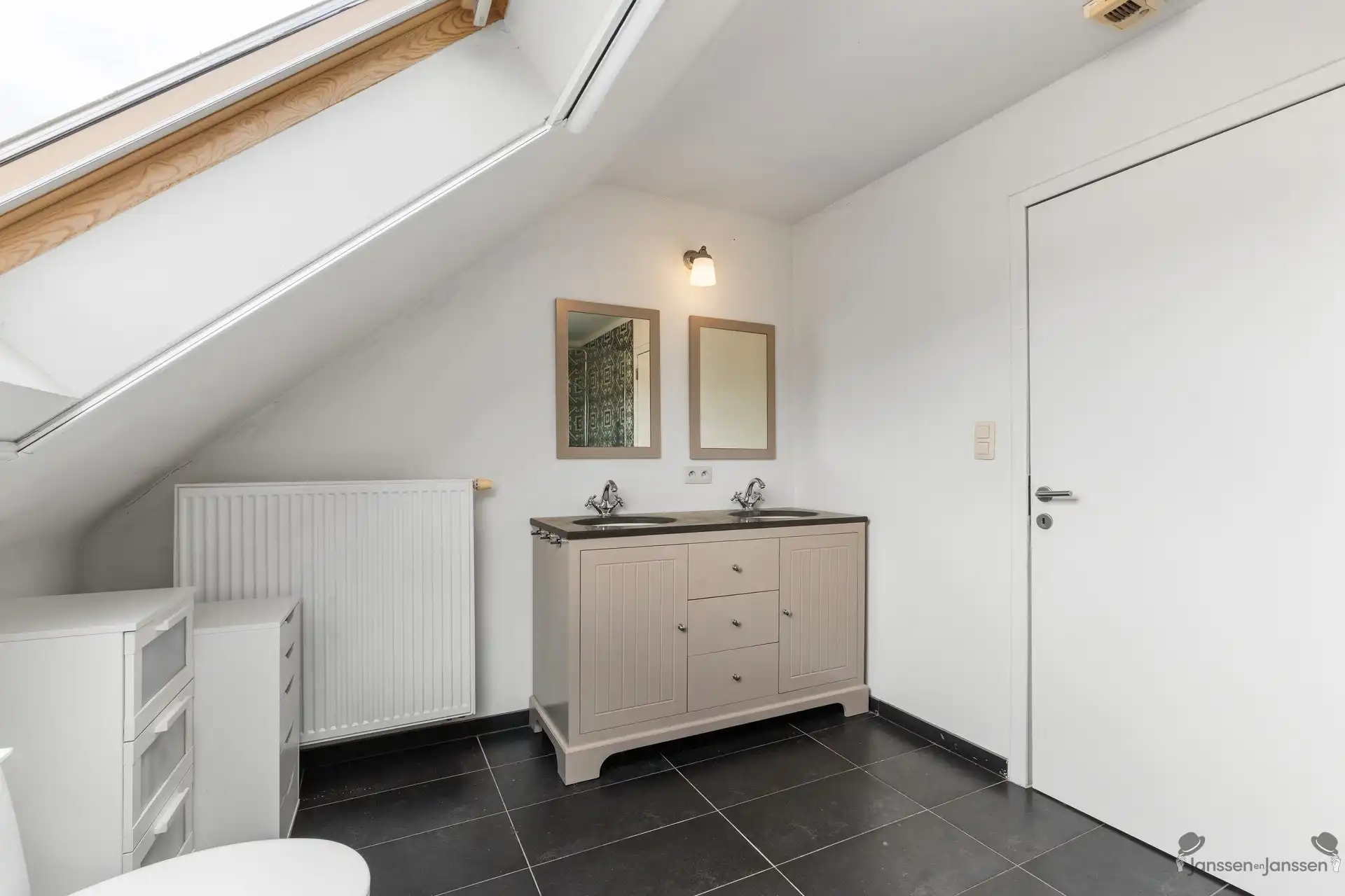 Moderne gezinswoning op een perceel van 6.940 m² met paardenaccommodatie foto 16