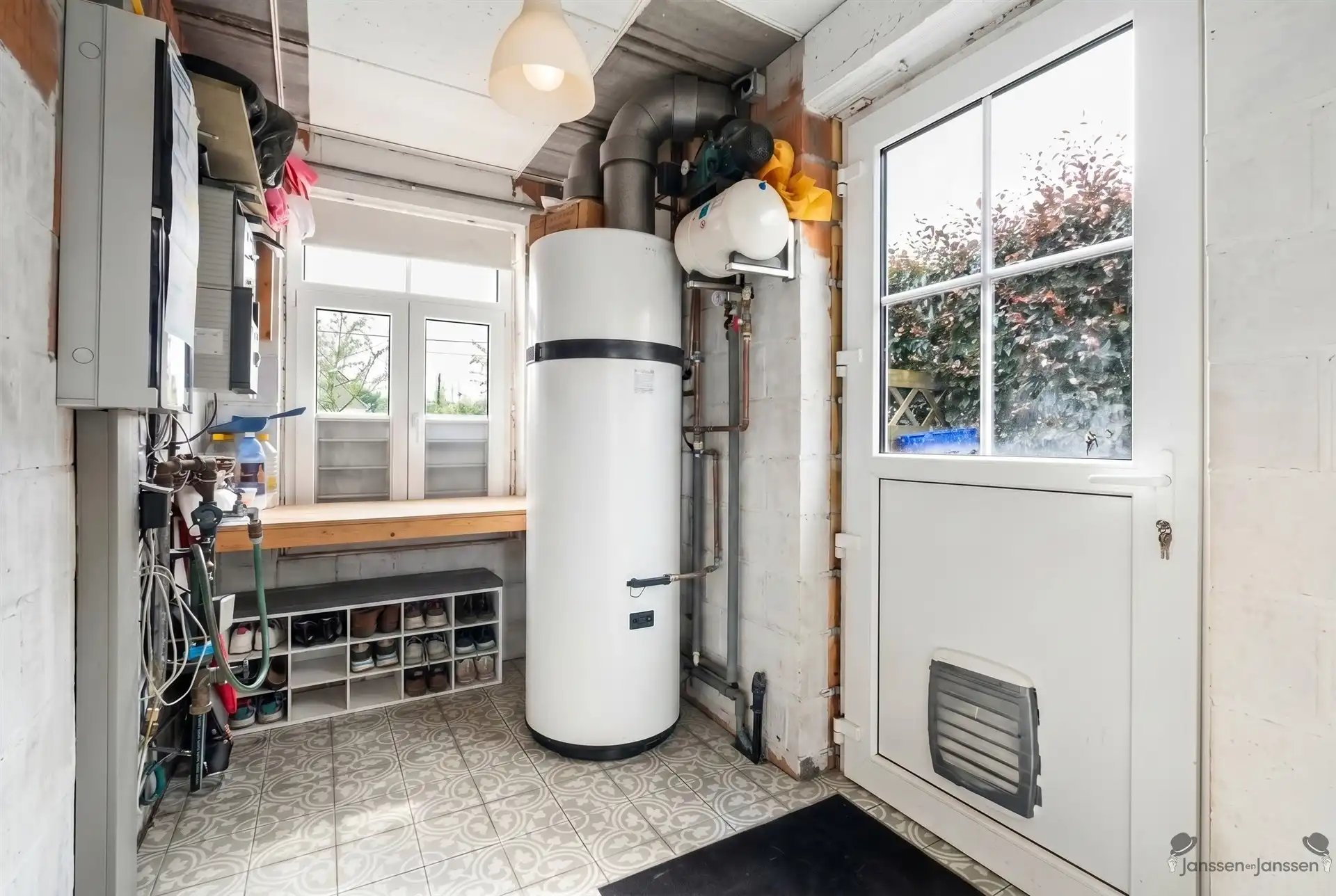 Moderne gezinswoning op een perceel van 6.940 m² met paardenaccommodatie foto 16
